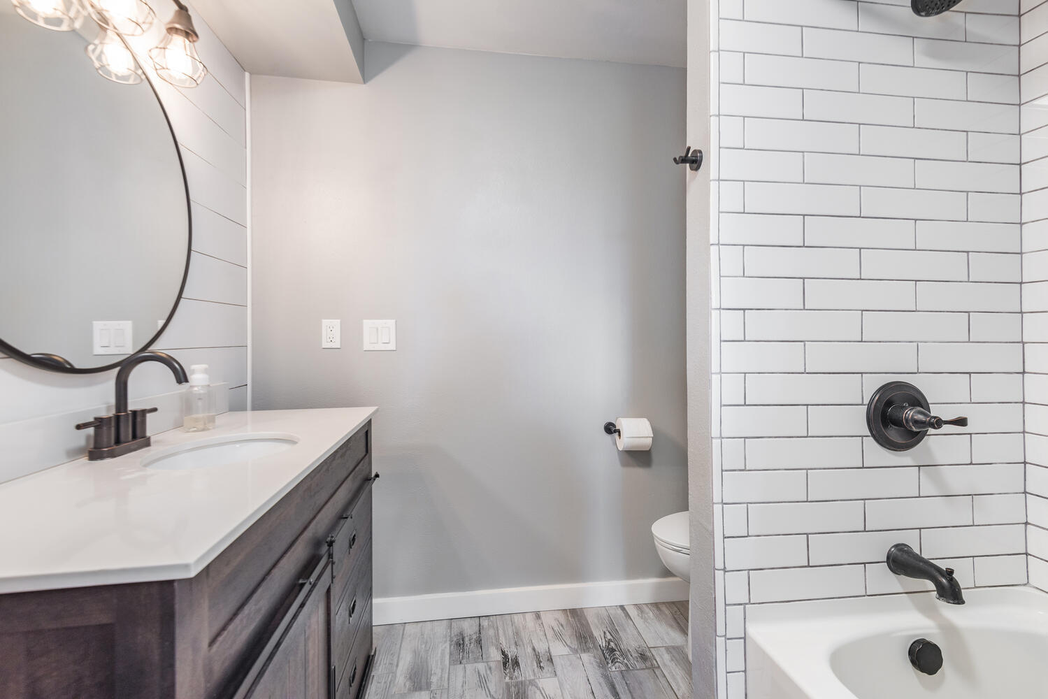 17435 Hahlen Avenue W