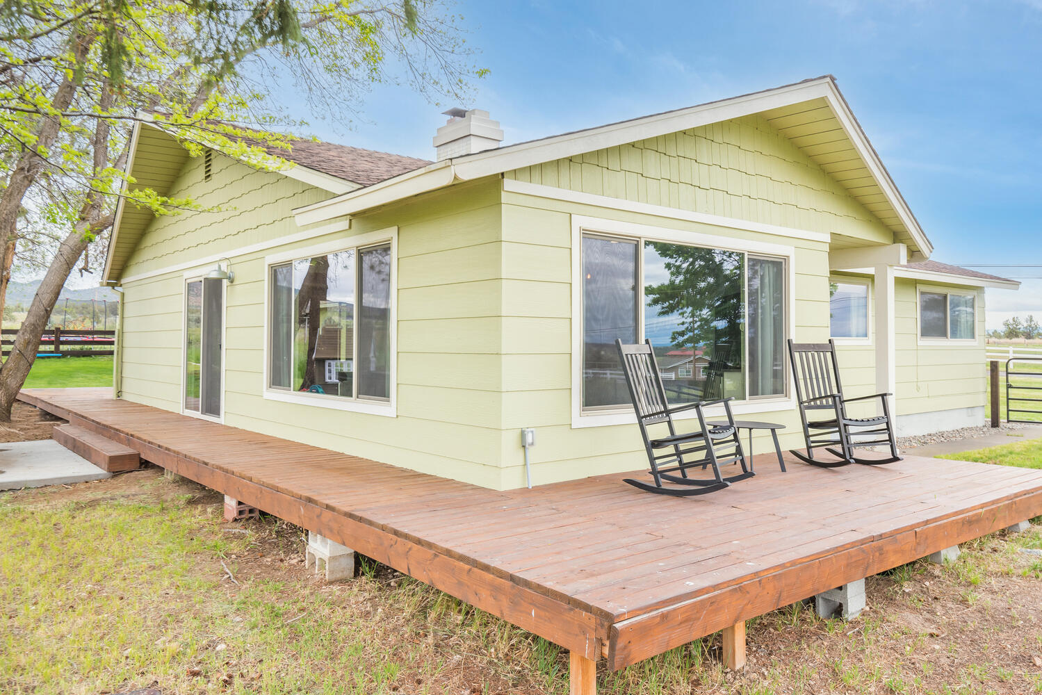 17435 Hahlen Avenue W