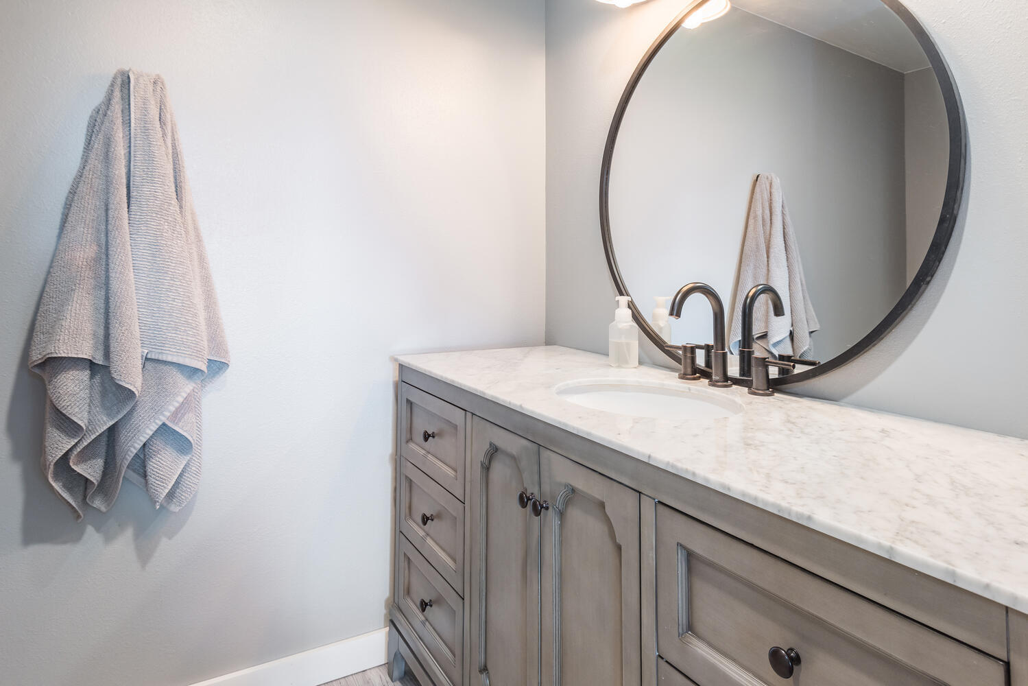 17435 Hahlen Avenue W