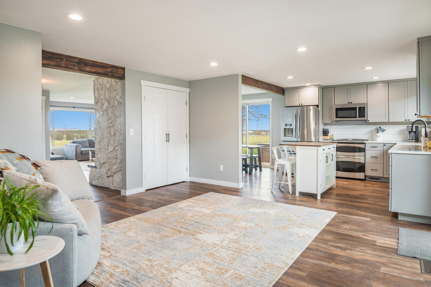 17435 Hahlen Avenue W