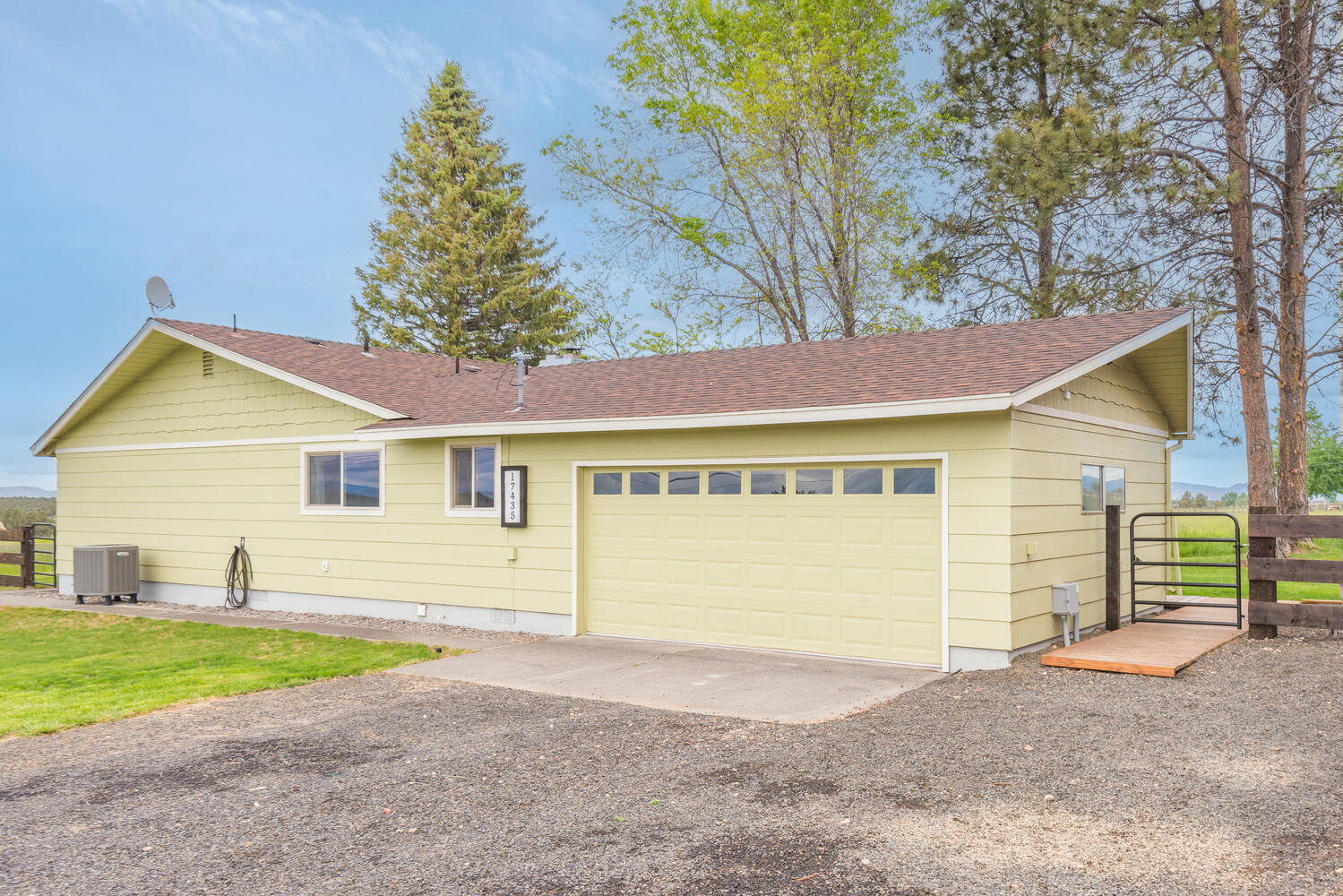 17435 Hahlen Avenue W