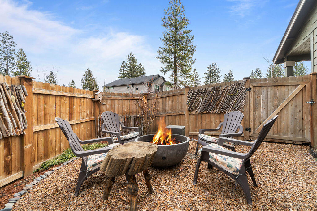 743 N Roundhouse Court