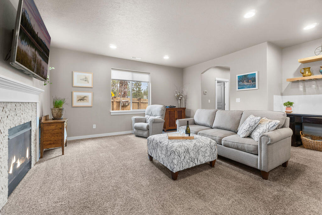 743 N Roundhouse Court