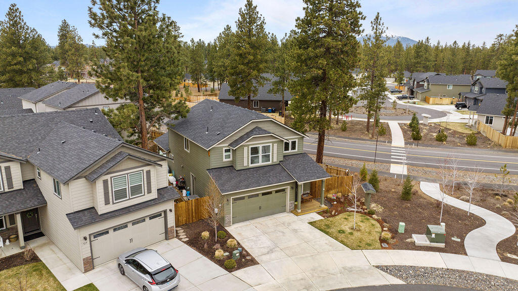 743 N Roundhouse Court