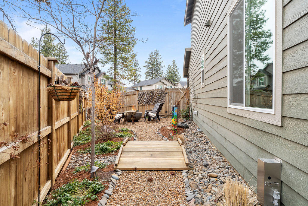 743 N Roundhouse Court