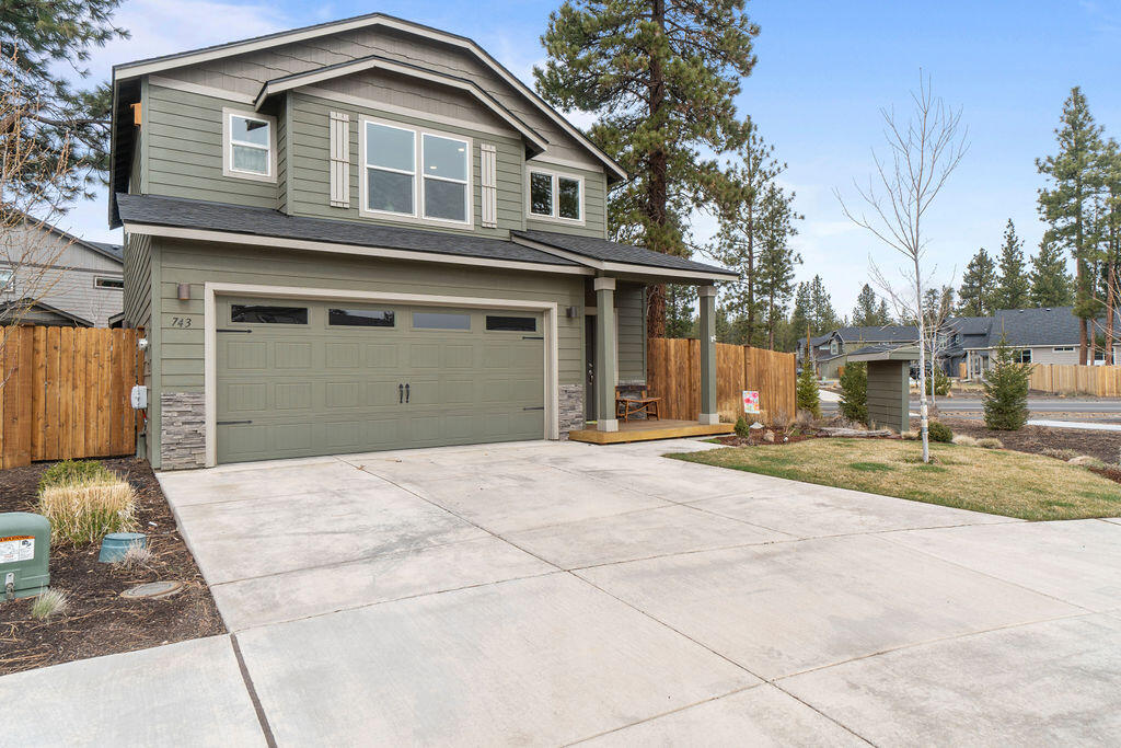 743 N Roundhouse Court