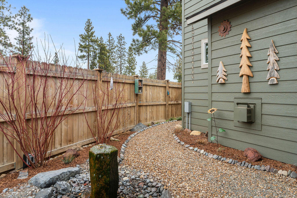 743 N Roundhouse Court