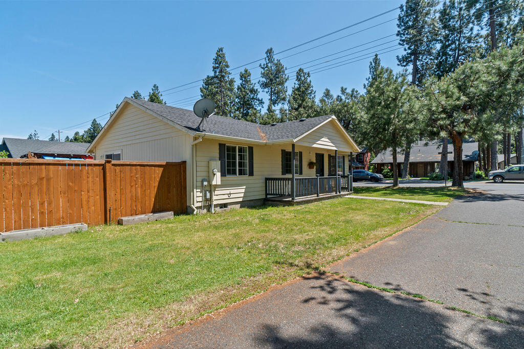 108 N Dark Horse Lane