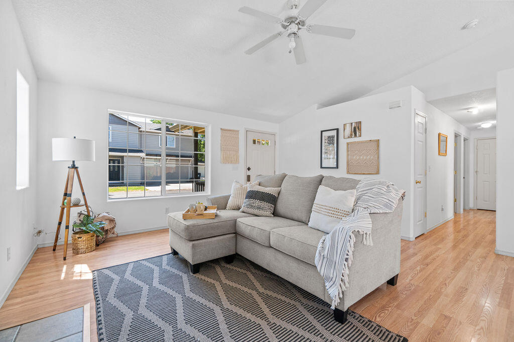 108 N Dark Horse Lane