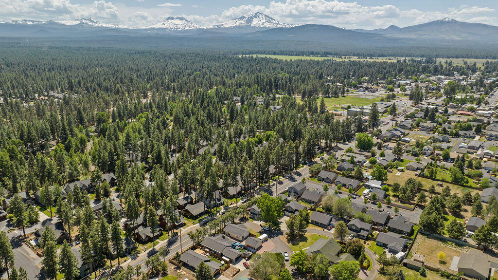 108 N Dark Horse Lane