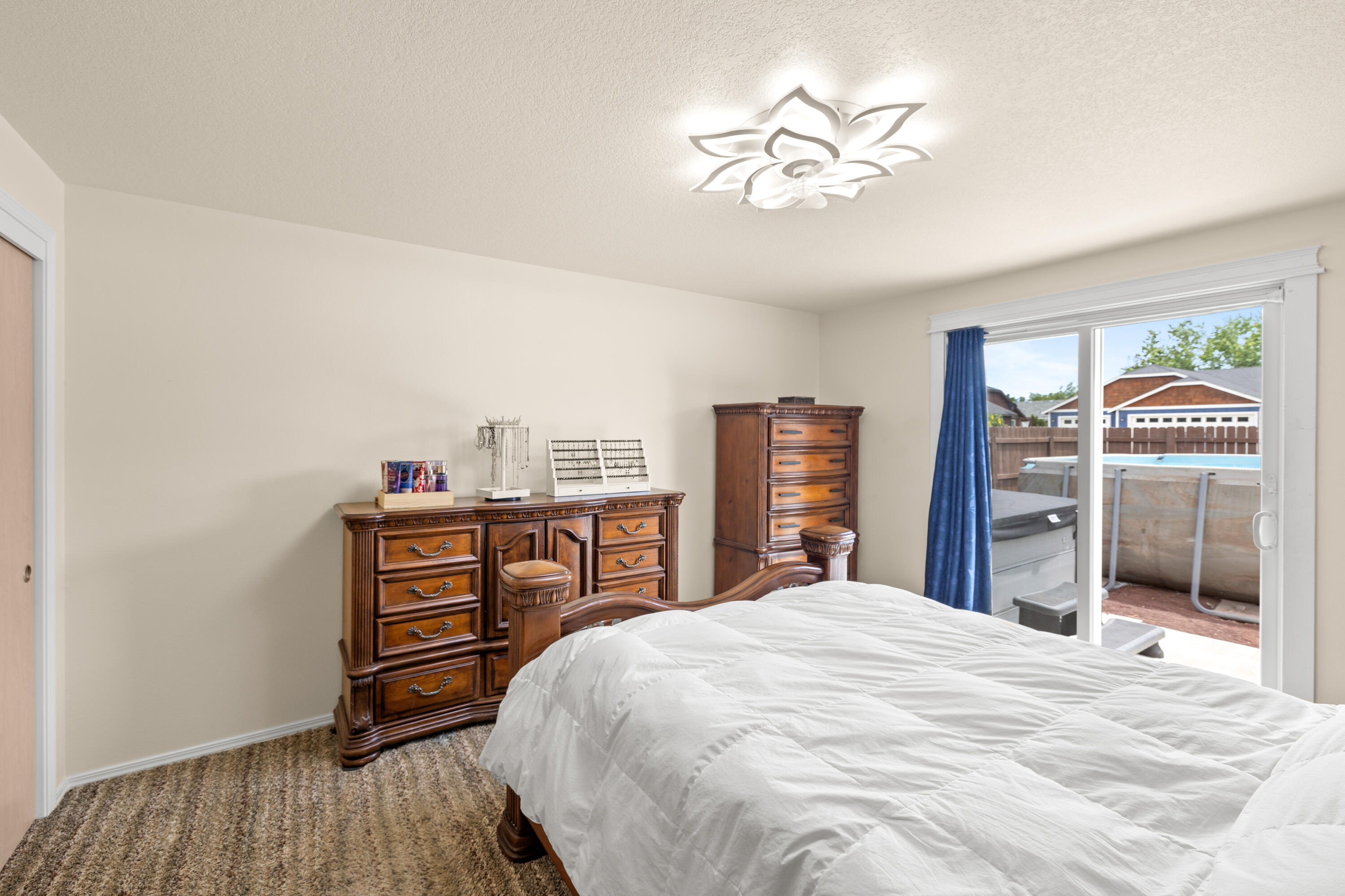 900 NW Spruce Tree Place