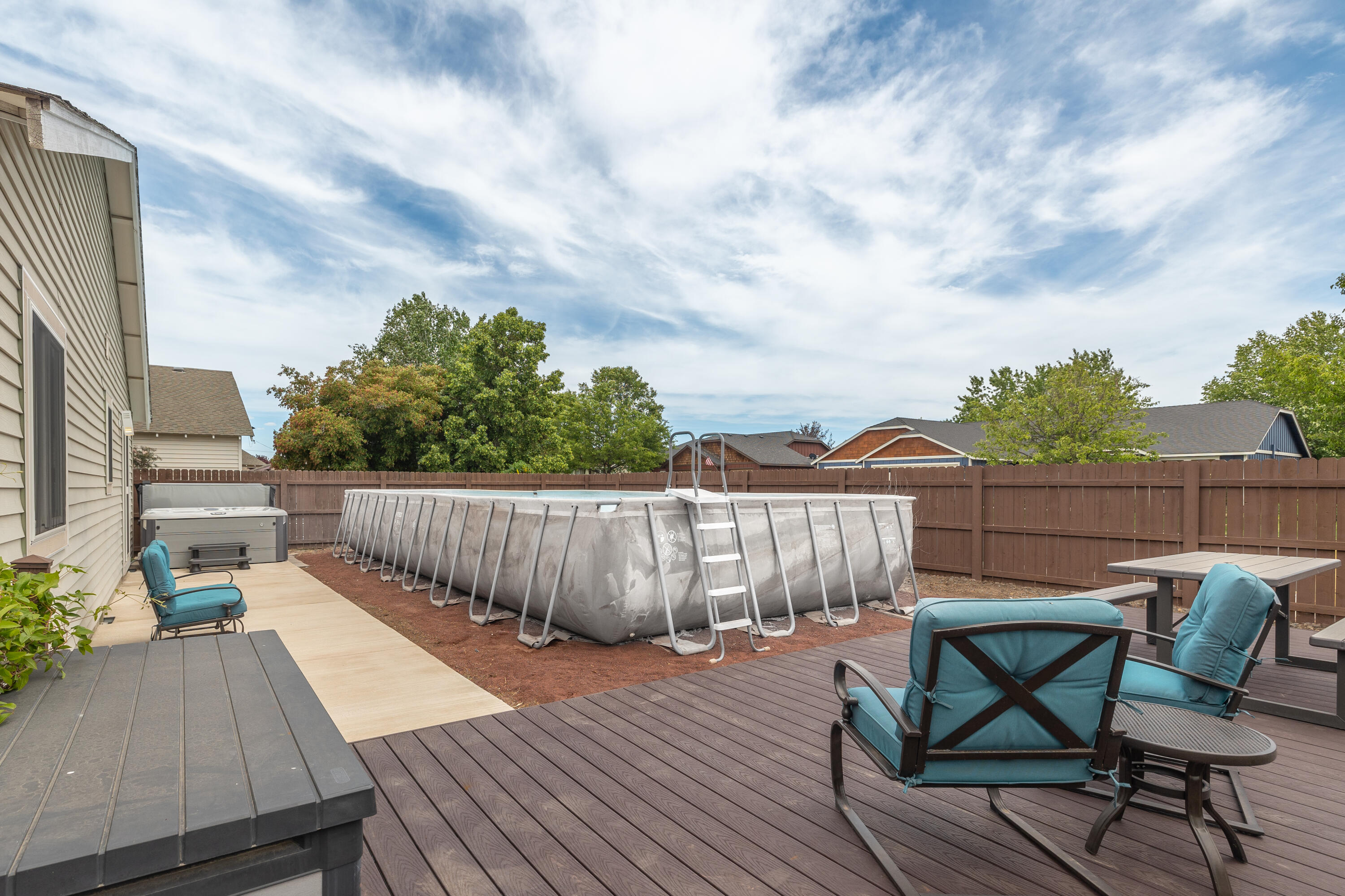 900 NW Spruce Tree Place