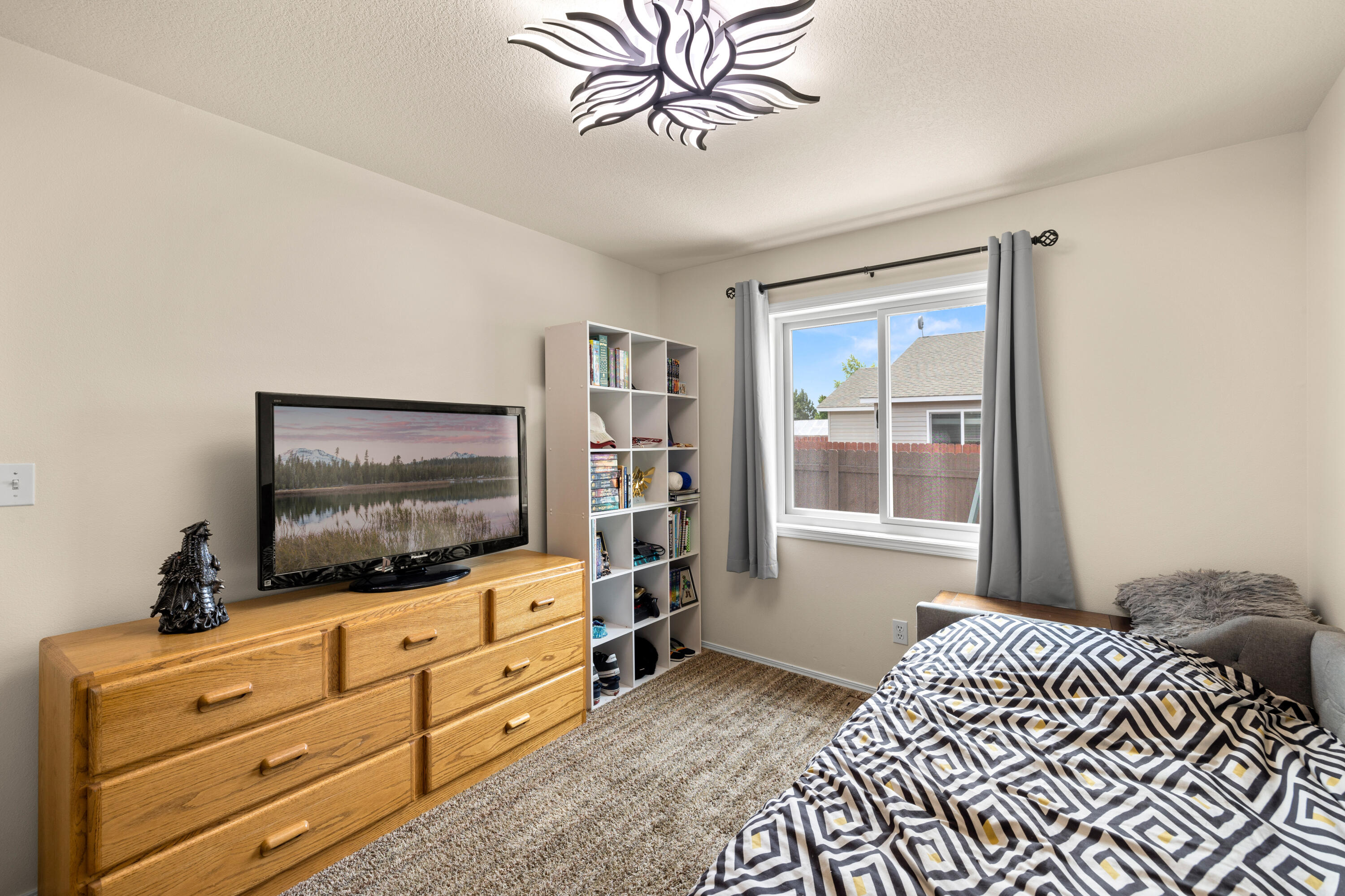 900 NW Spruce Tree Place