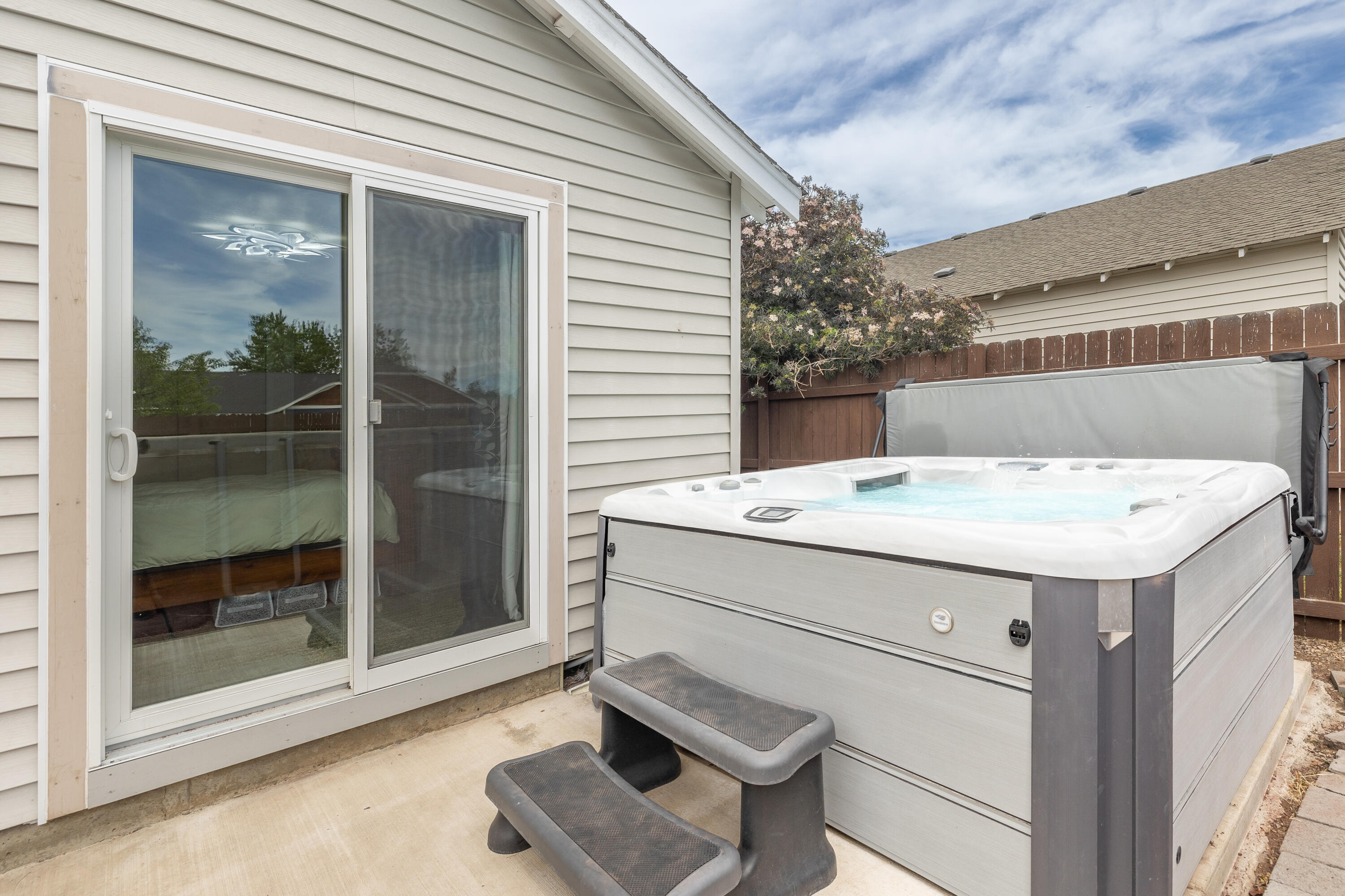 900 NW Spruce Tree Place