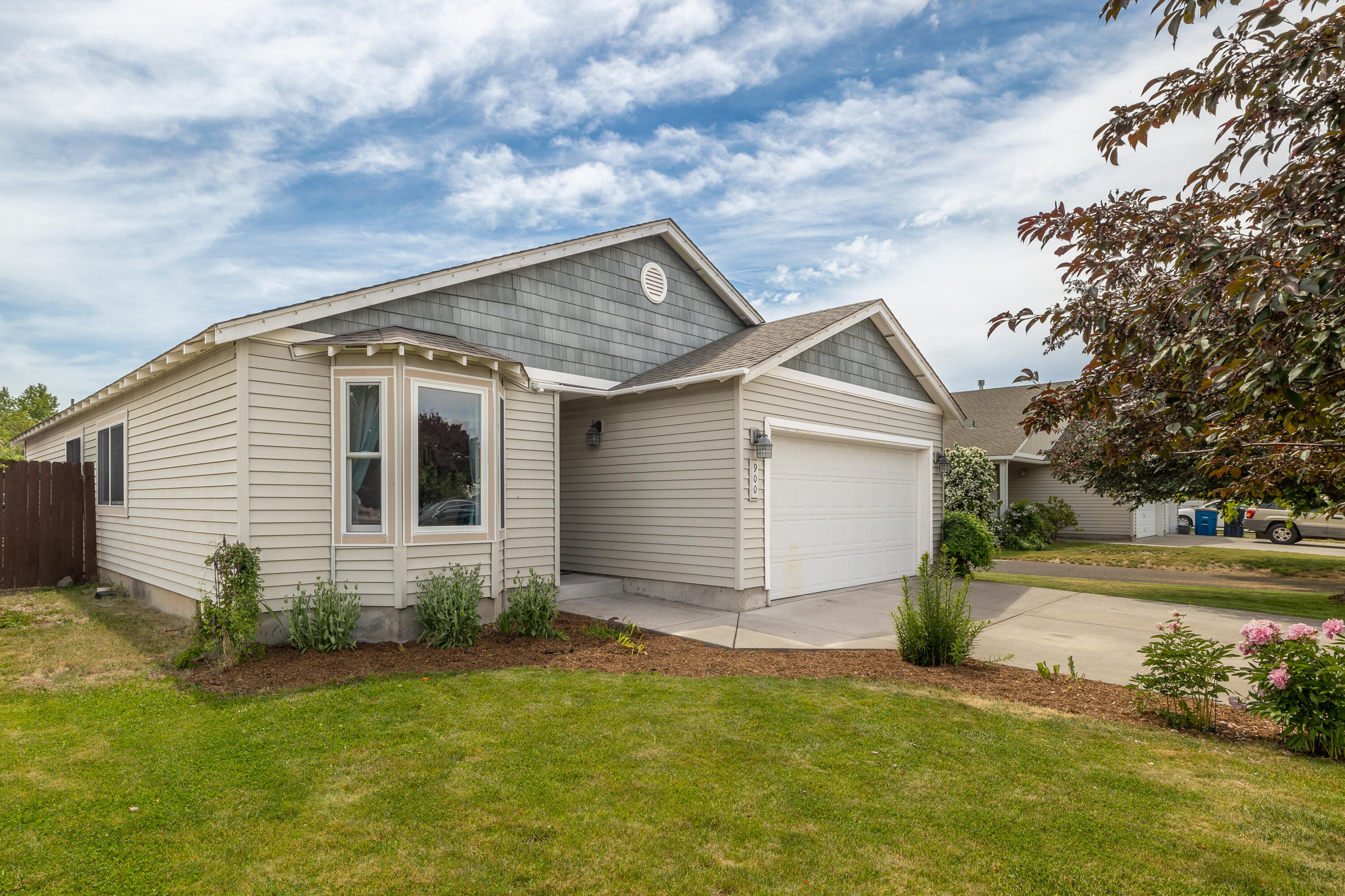 900 NW Spruce Tree Place