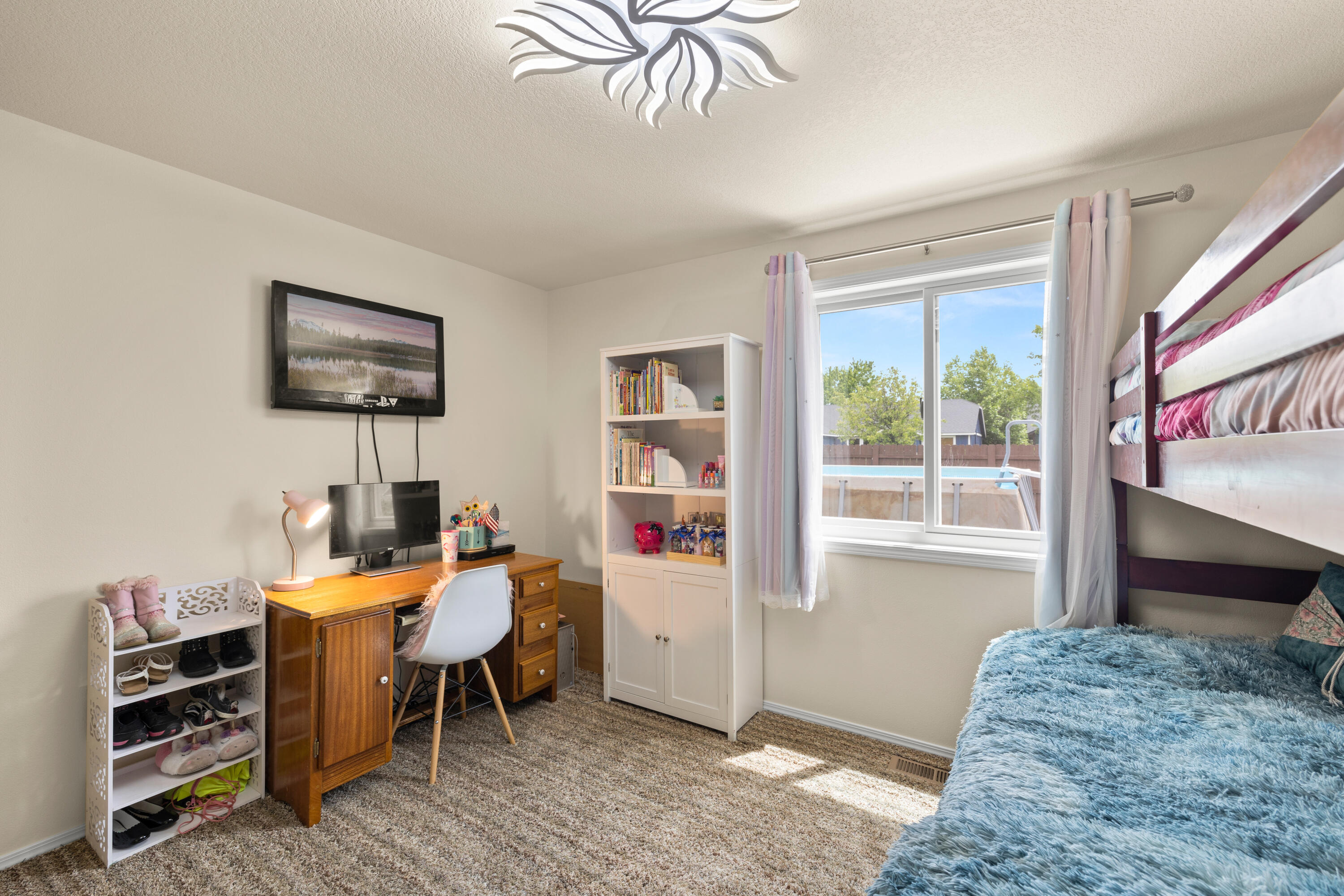 900 NW Spruce Tree Place