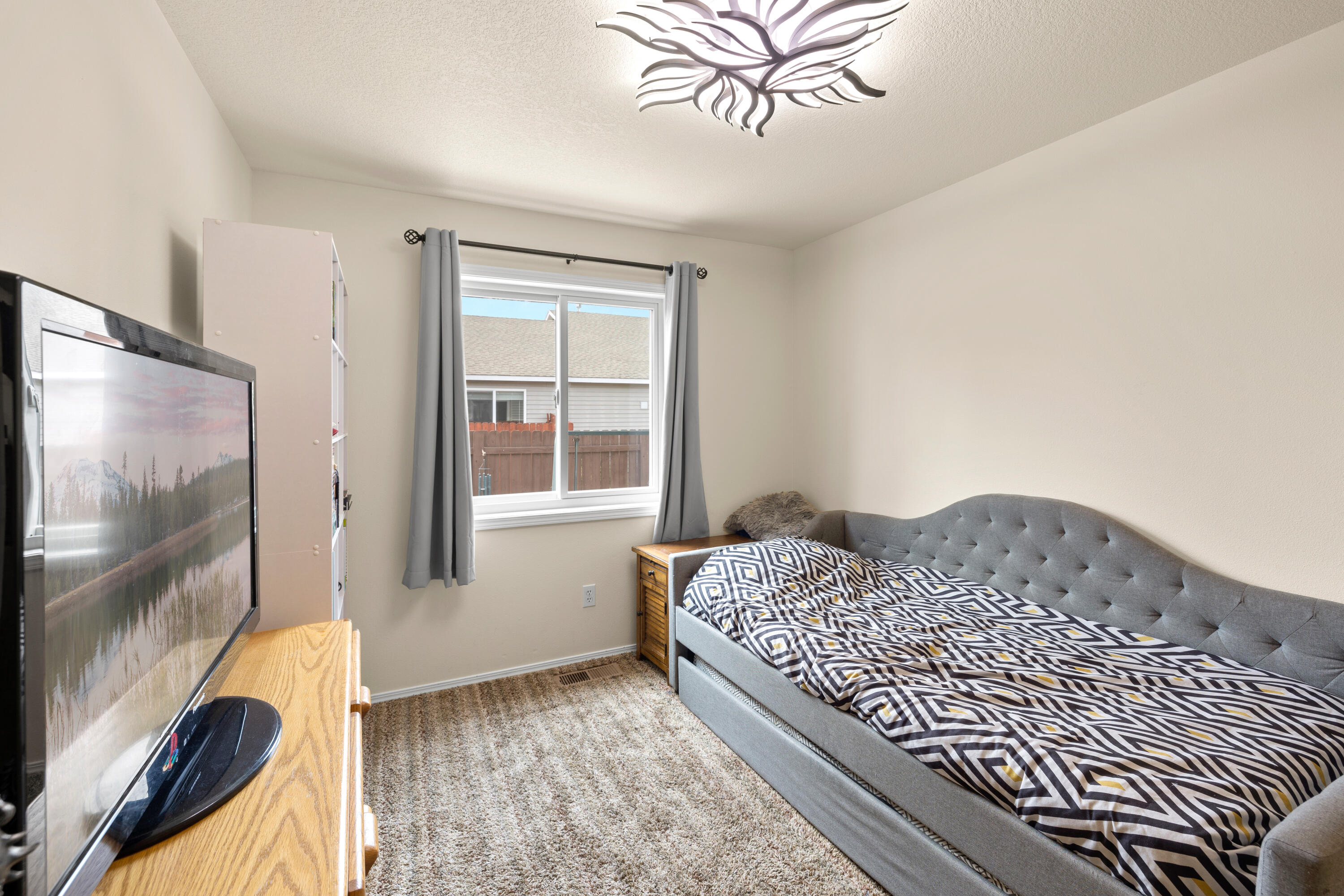 900 NW Spruce Tree Place