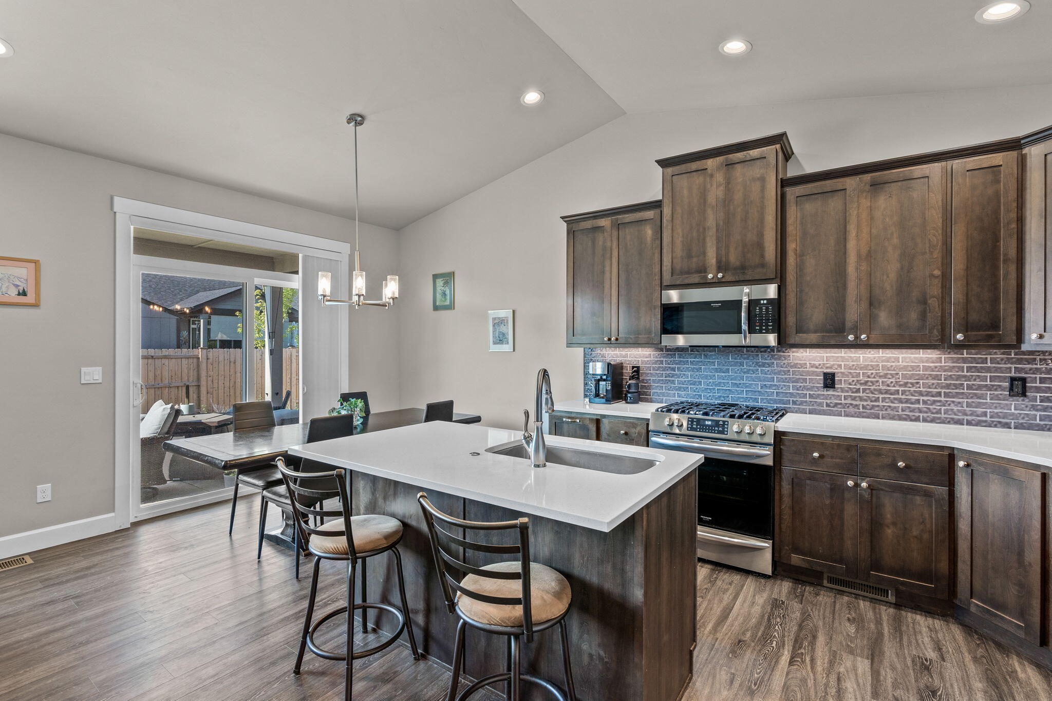 2580 NW Glen Oak Avenue