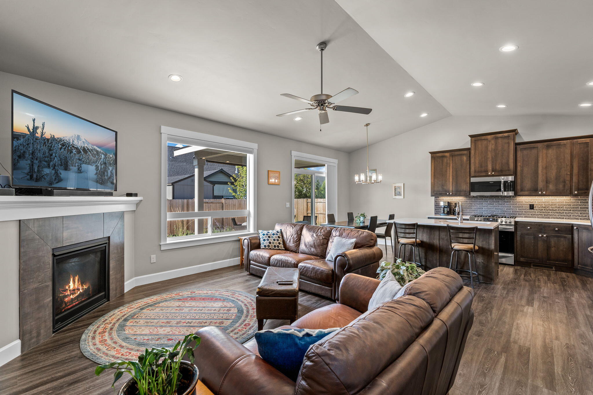 2580 NW Glen Oak Avenue