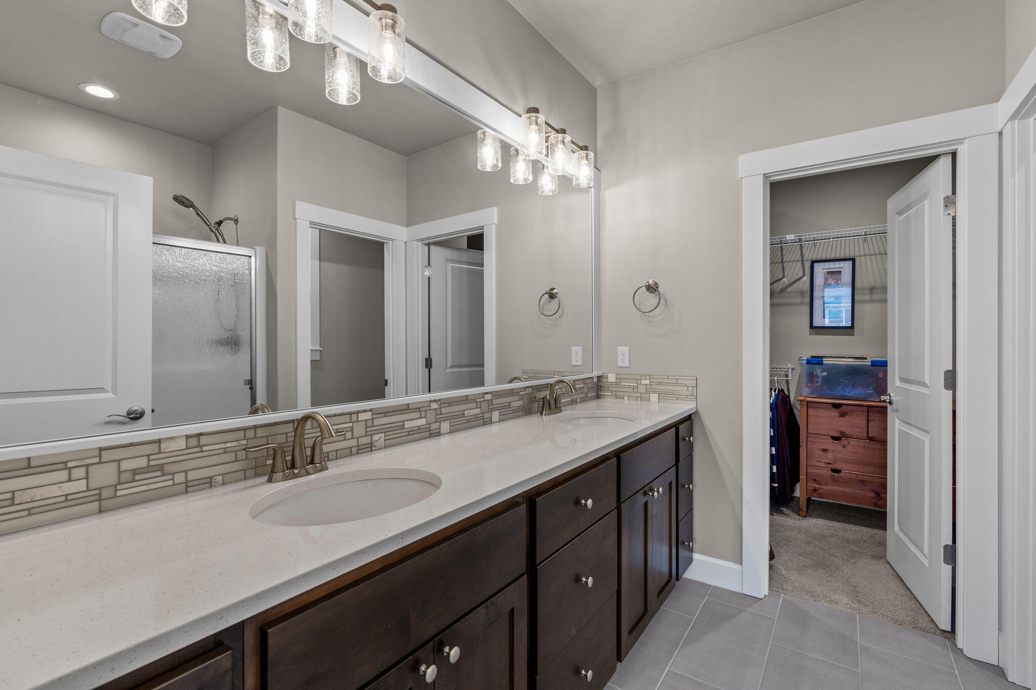 2580 NW Glen Oak Avenue