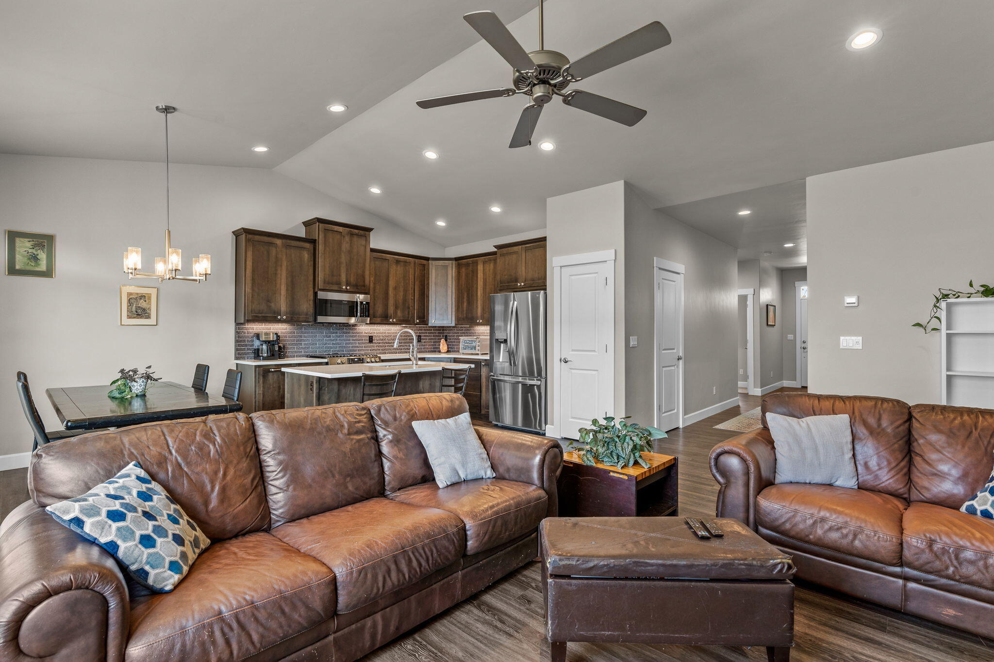 2580 NW Glen Oak Avenue