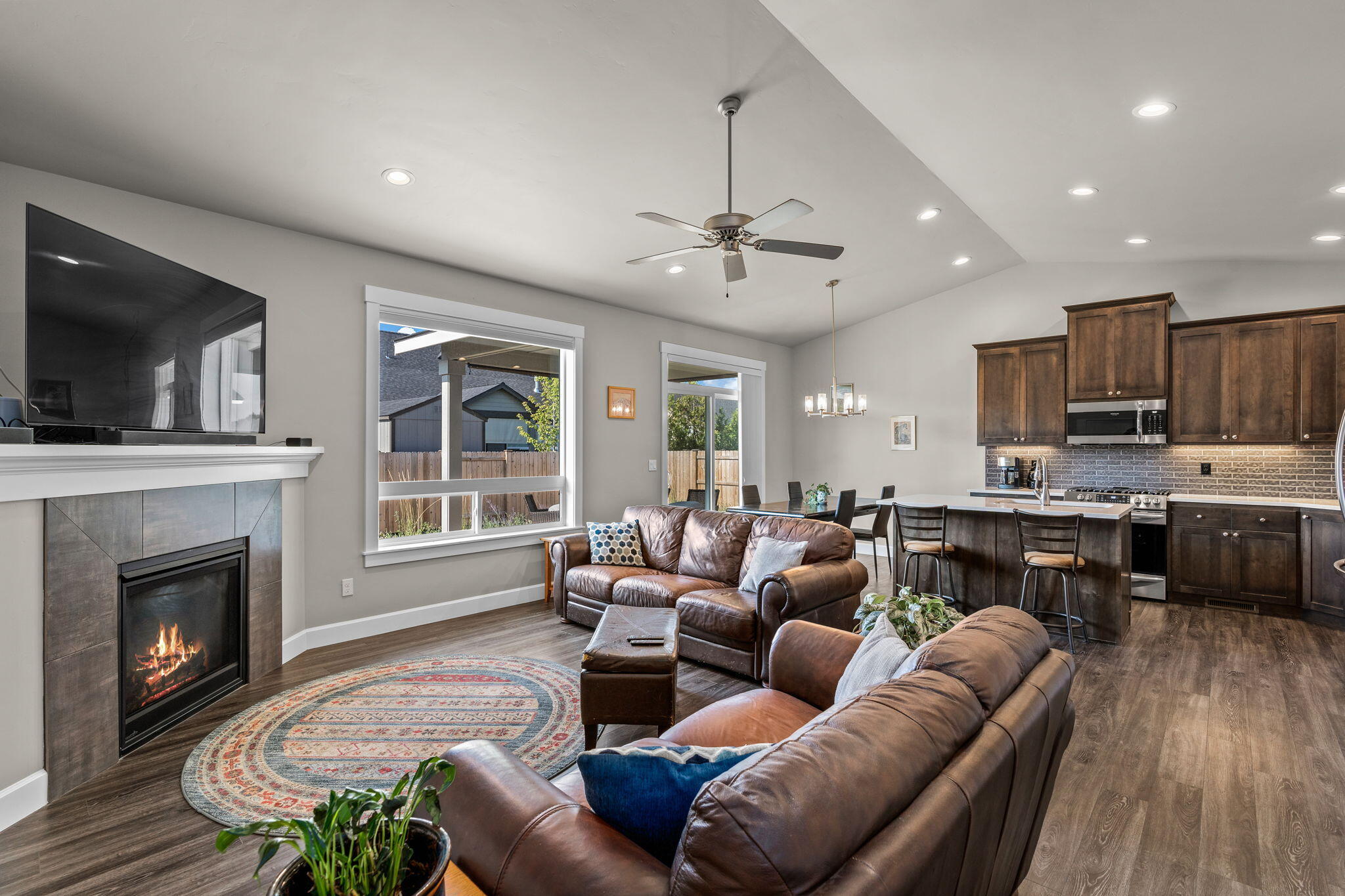 2580 NW Glen Oak Avenue