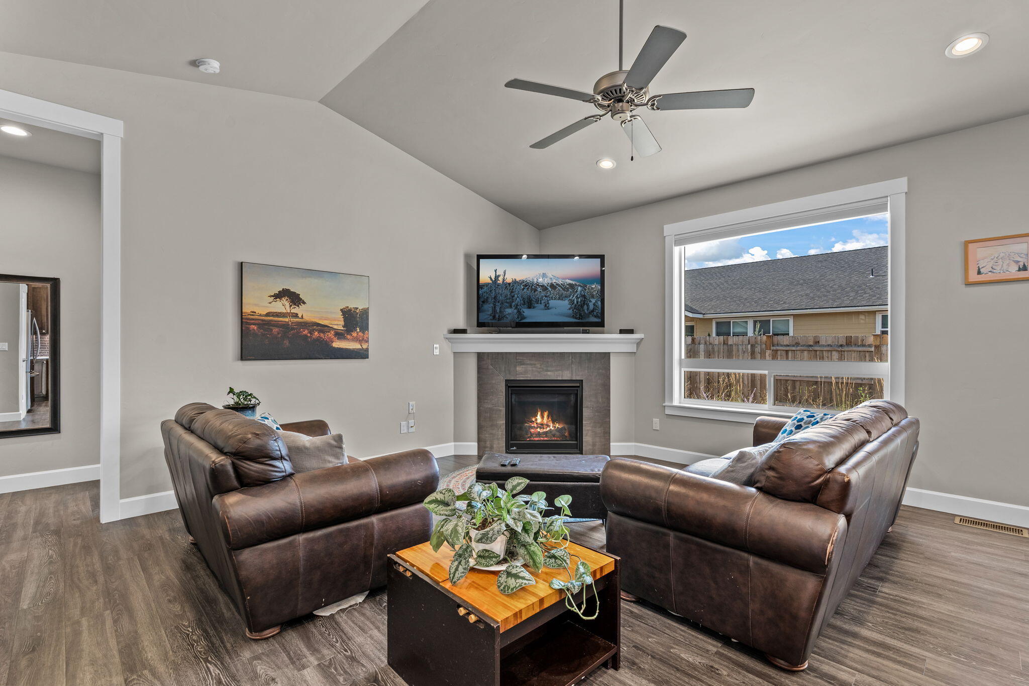 2580 NW Glen Oak Avenue