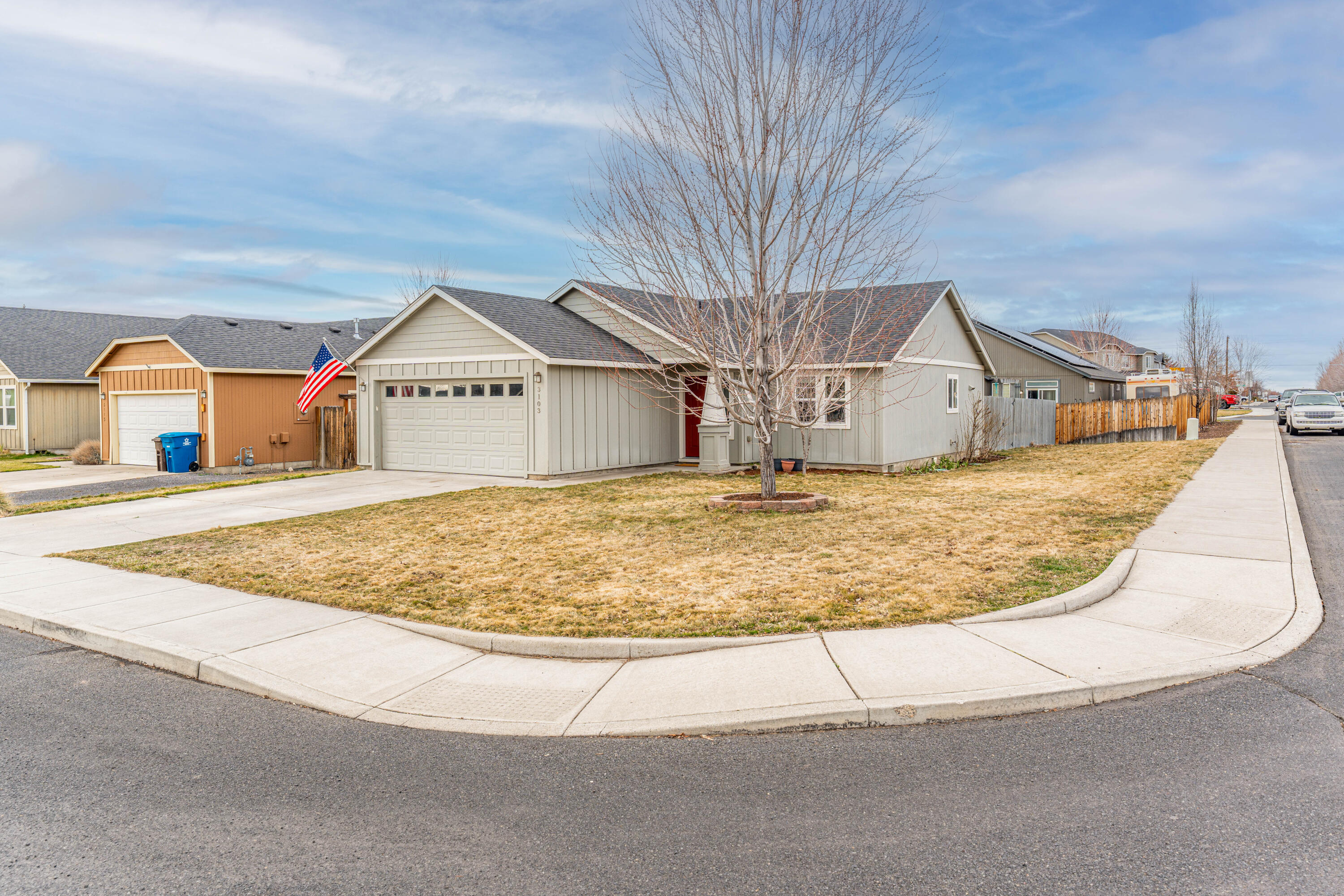 3103 SW Peridot Avenue