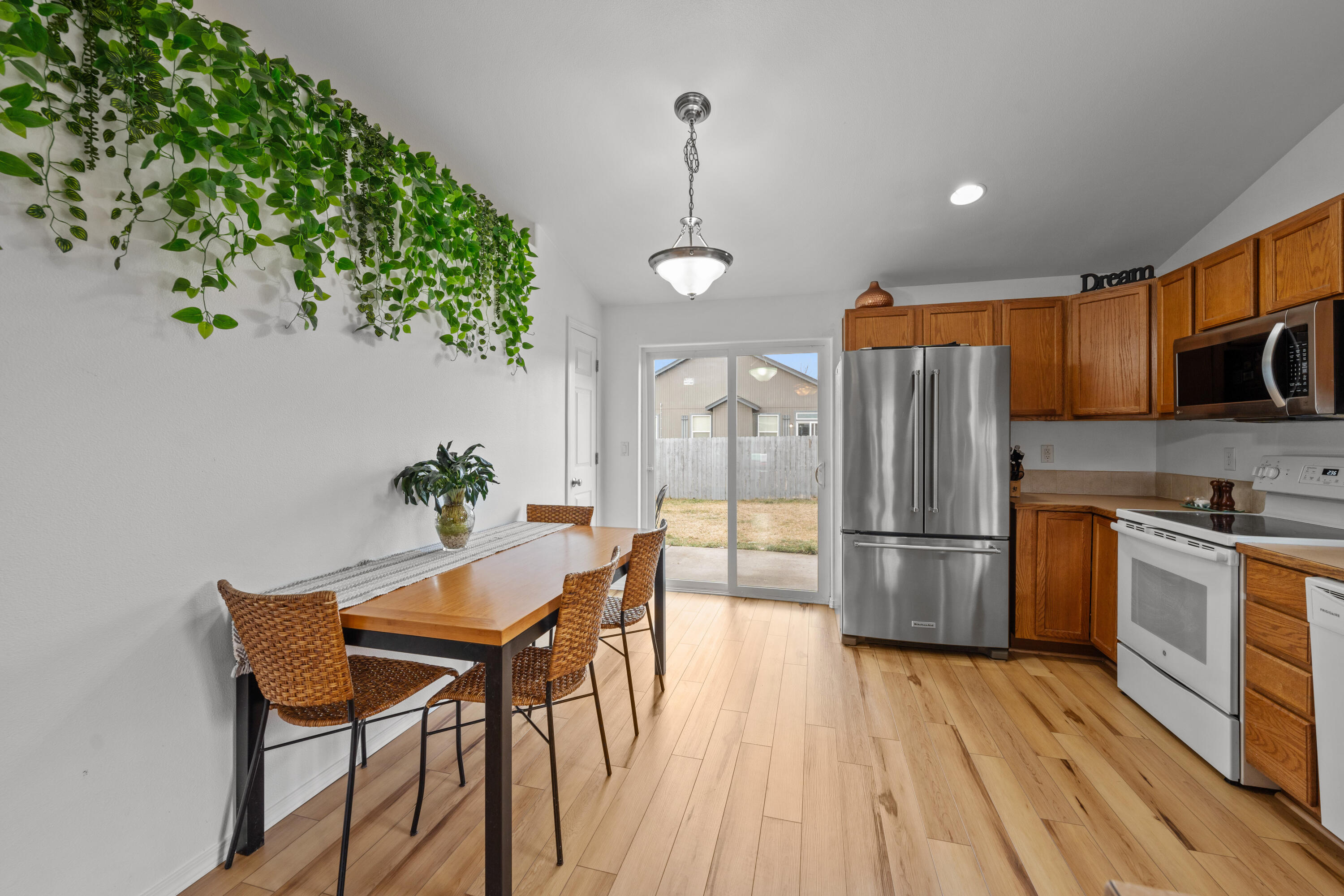 3103 SW Peridot Avenue