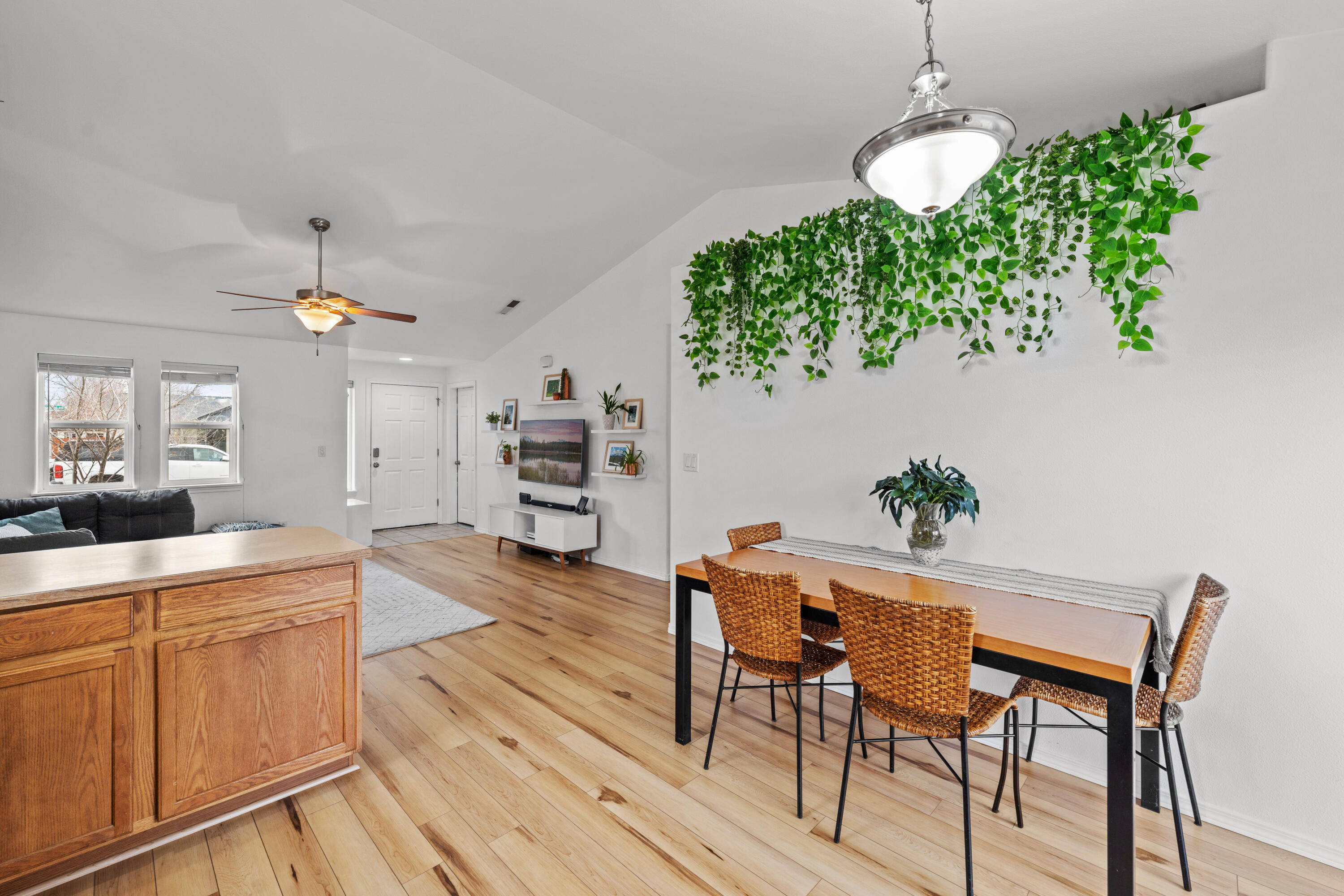 3103 SW Peridot Avenue