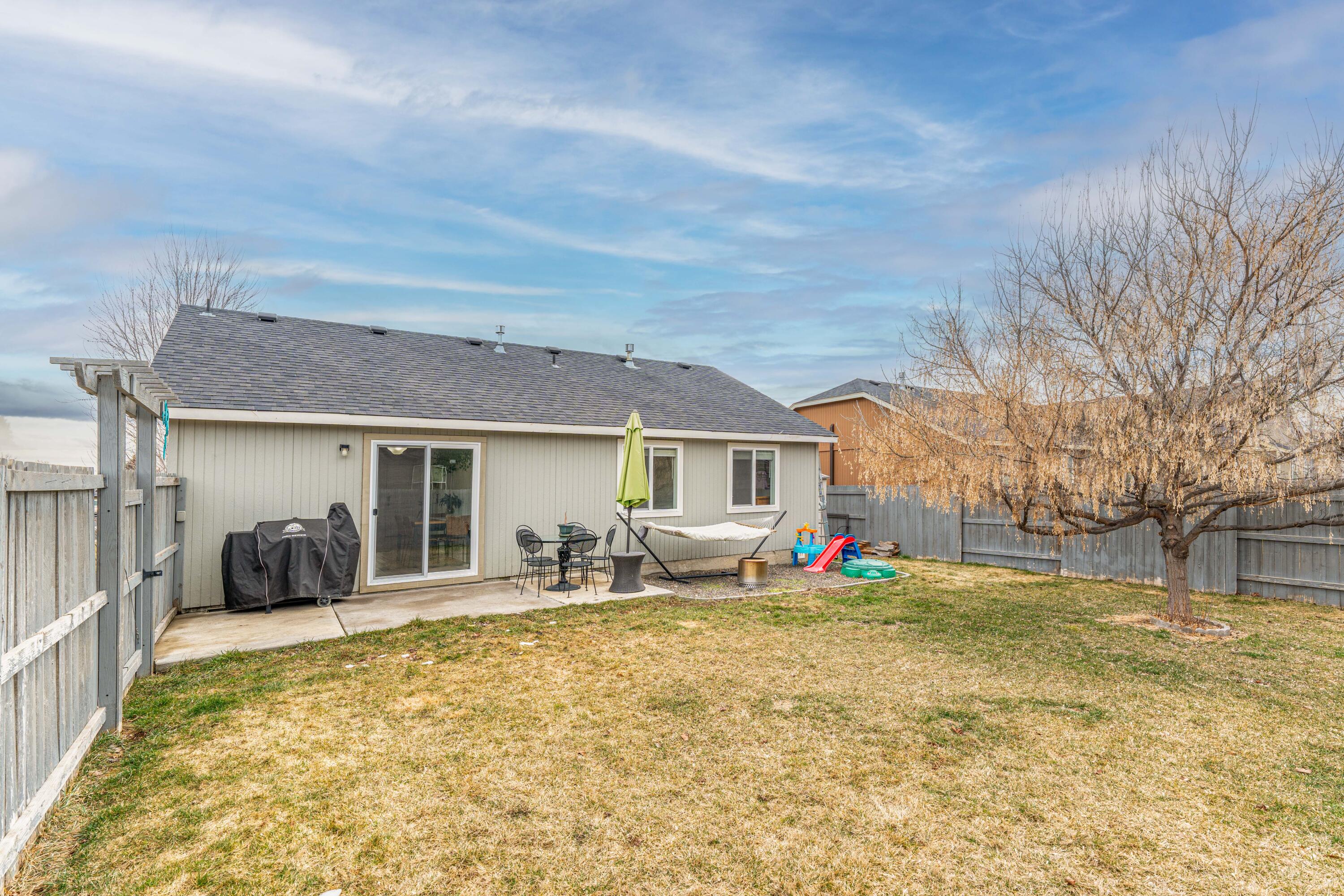 3103 SW Peridot Avenue