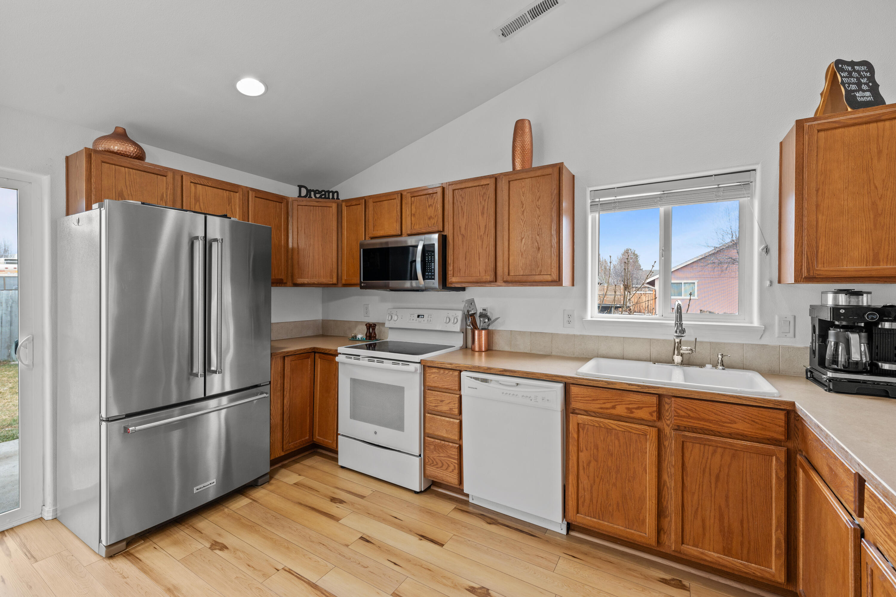 3103 SW Peridot Avenue