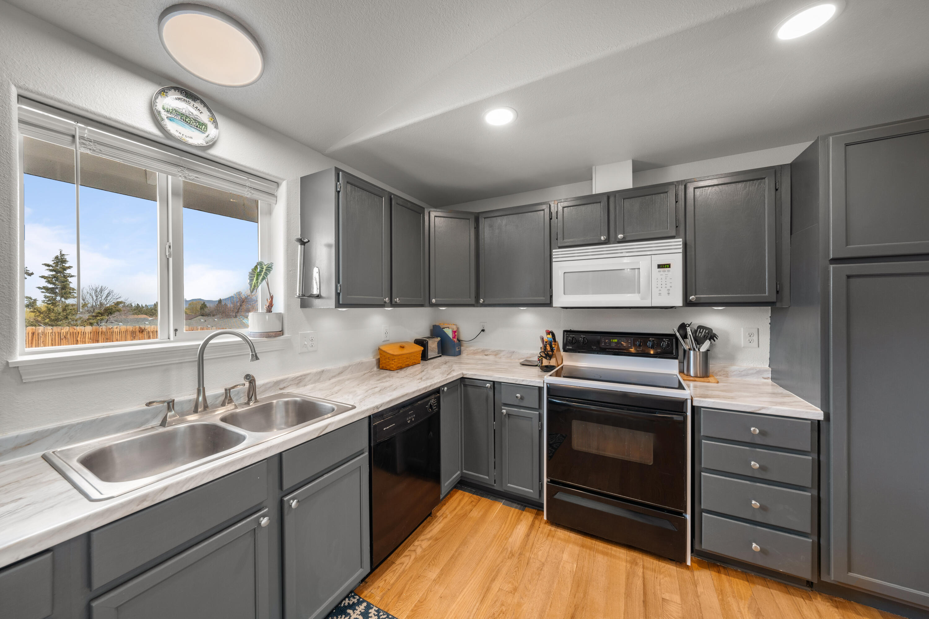 3443 SW Salmon Avenue