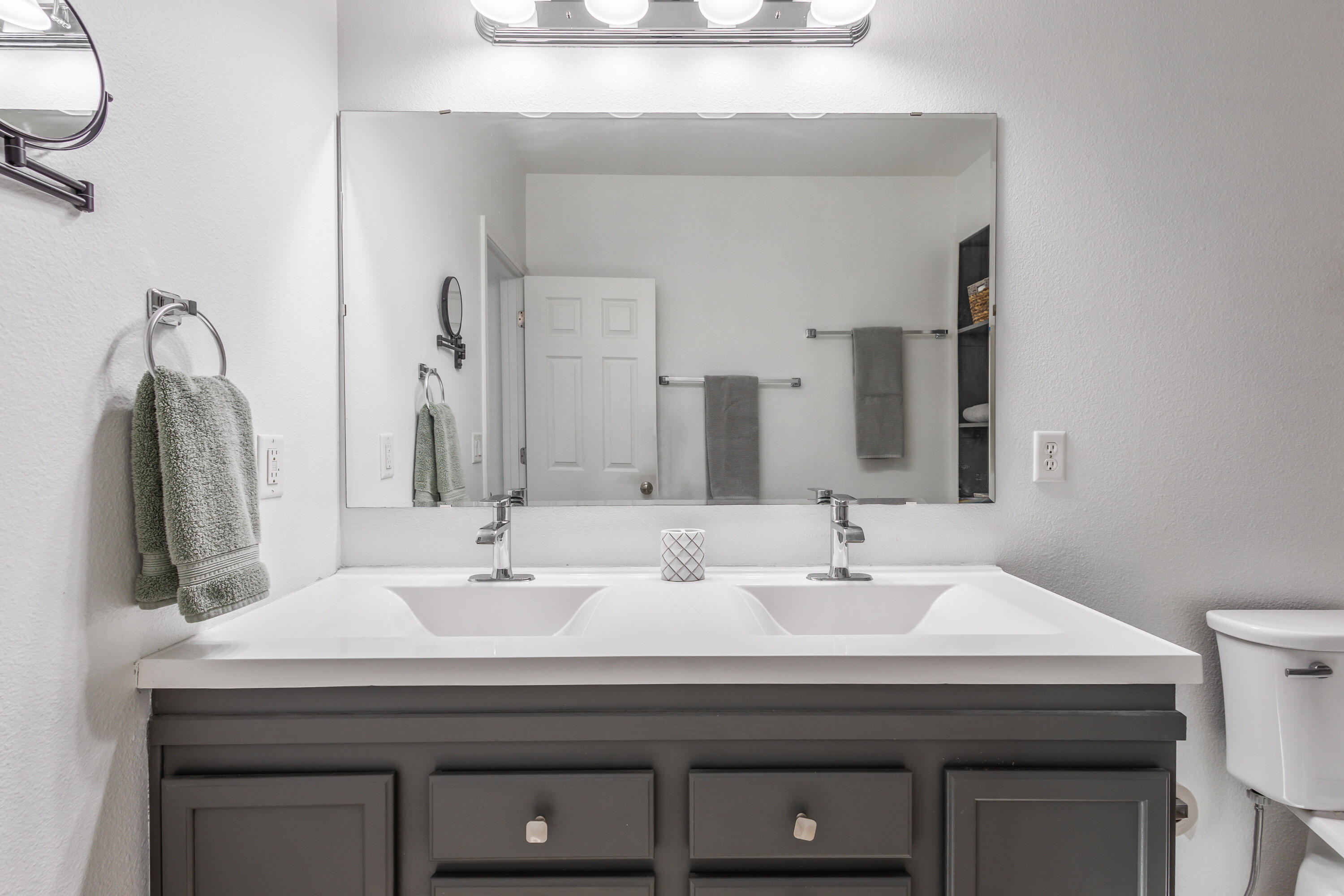 3244 SW Peridot Avenue