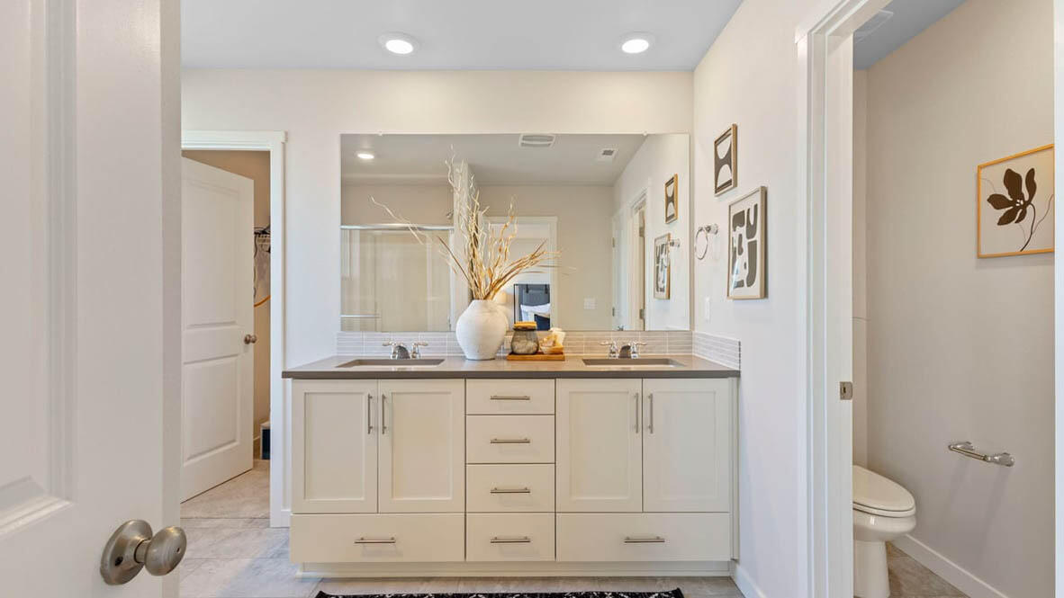 2735 NE Butler Market Road Unit: #33