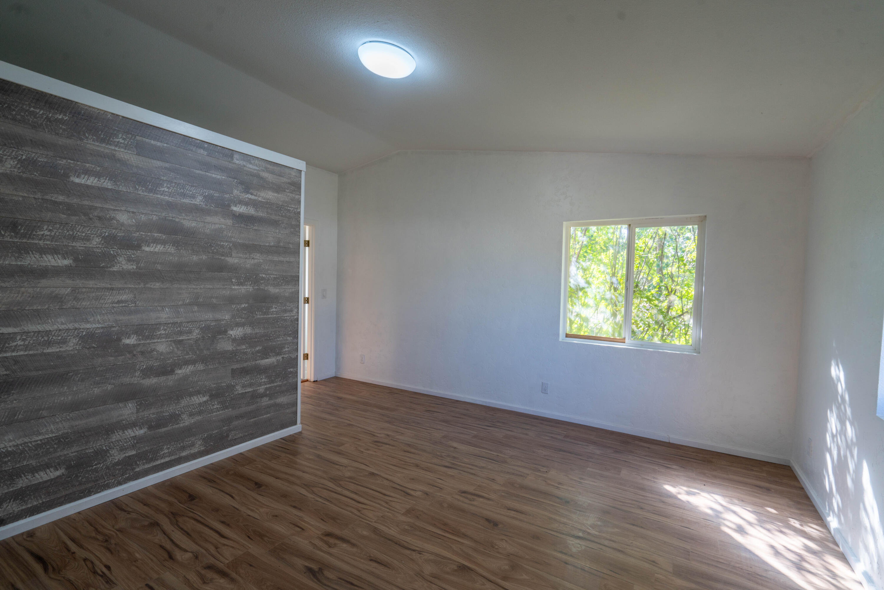 1026 NE Yucca Avenue