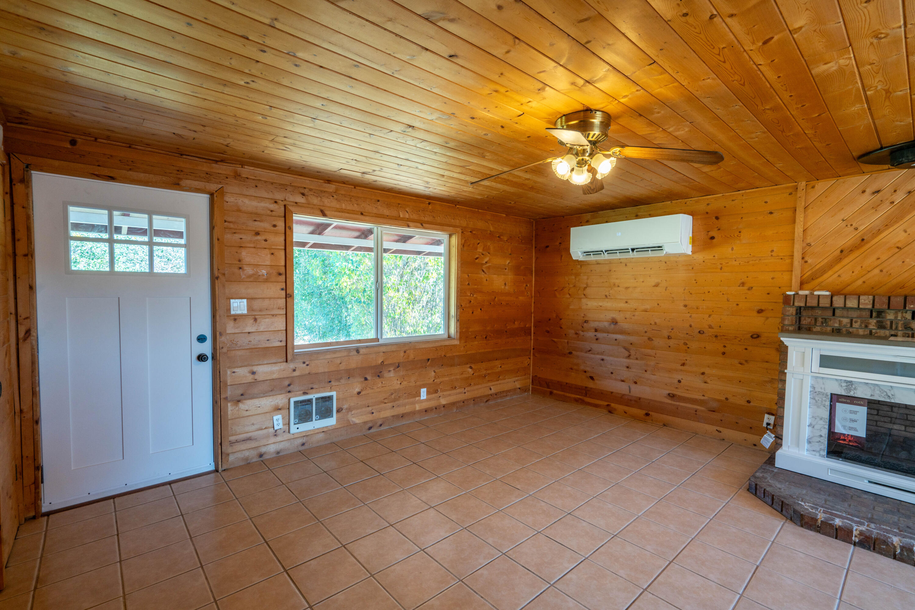 1026 NE Yucca Avenue