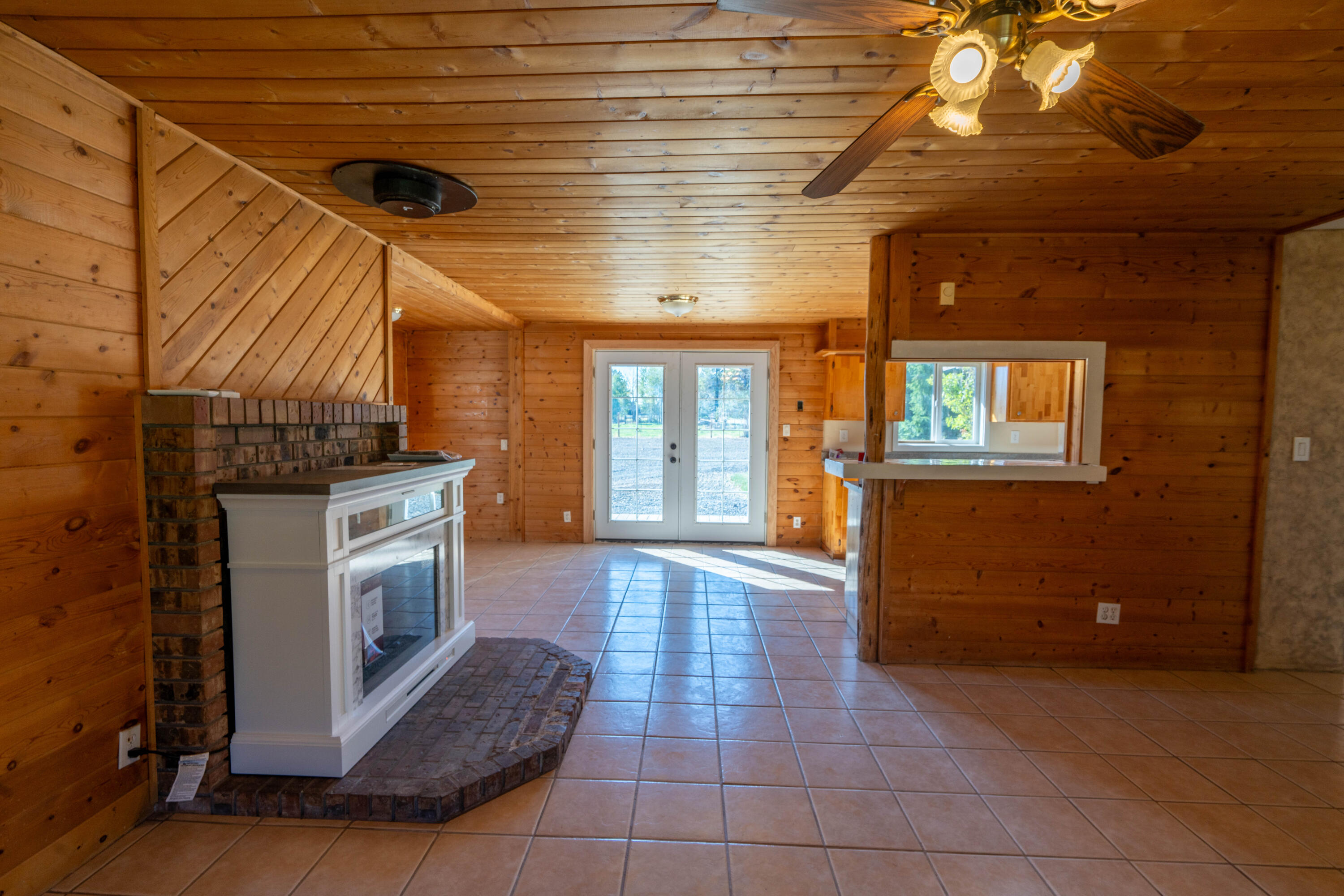 1026 NE Yucca Avenue