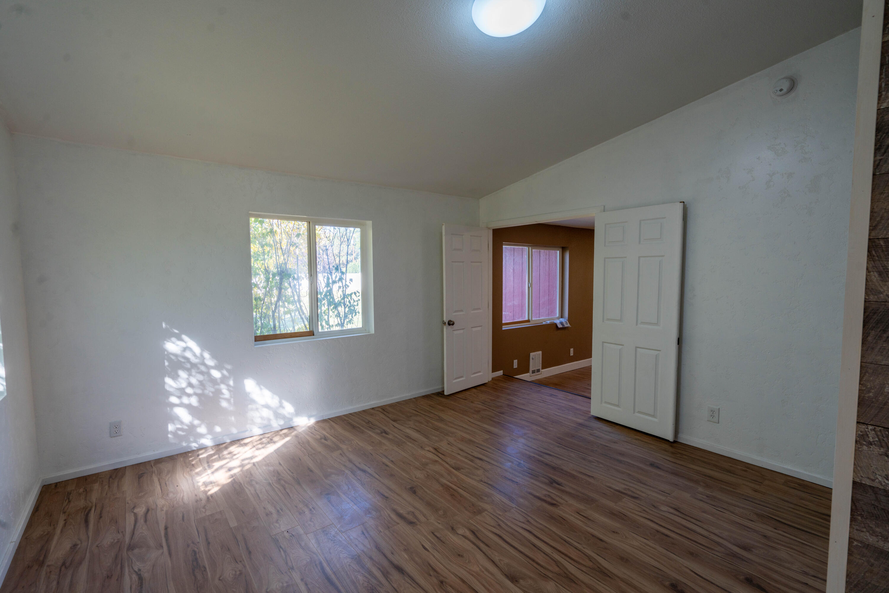 1026 NE Yucca Avenue