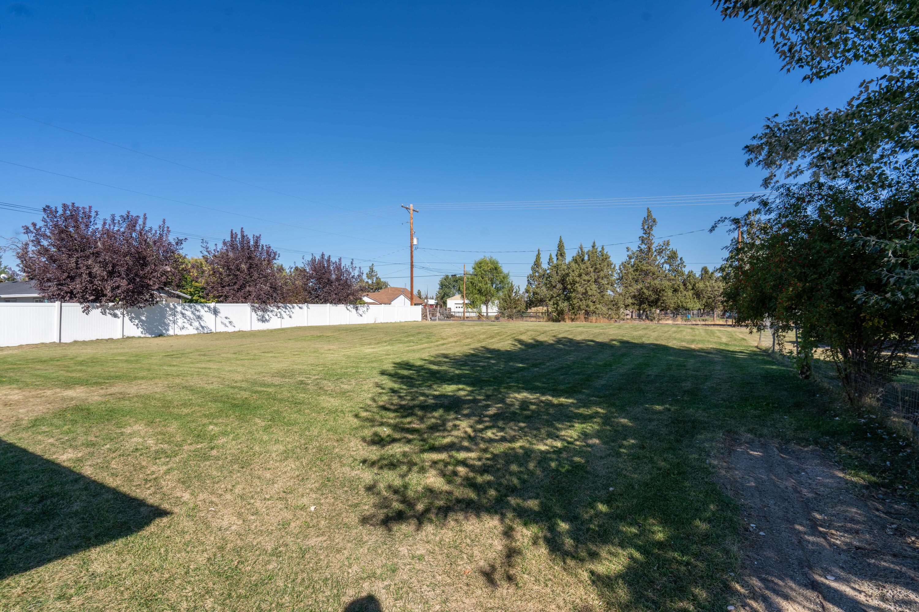 1026 NE Yucca Avenue