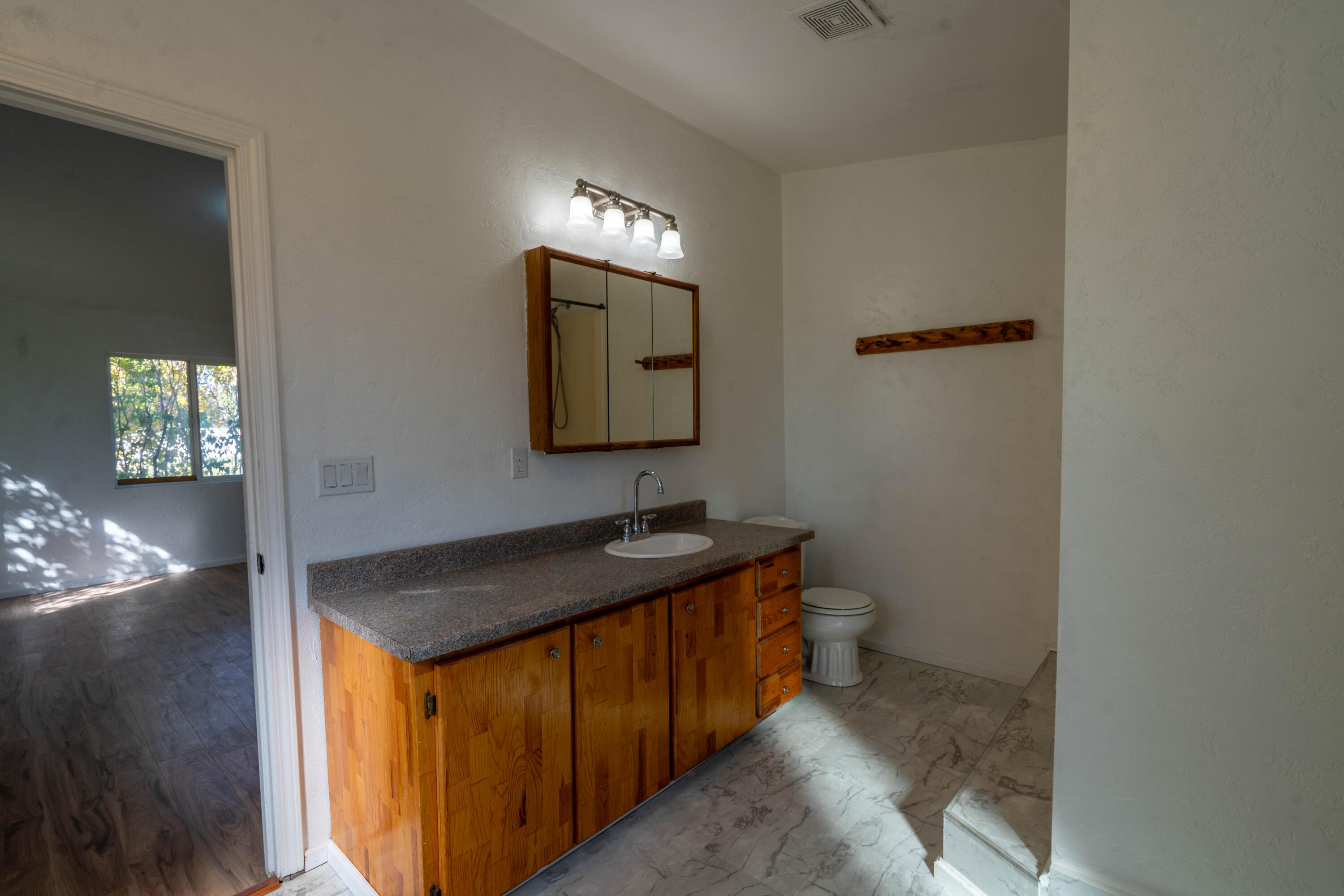 1026 NE Yucca Avenue