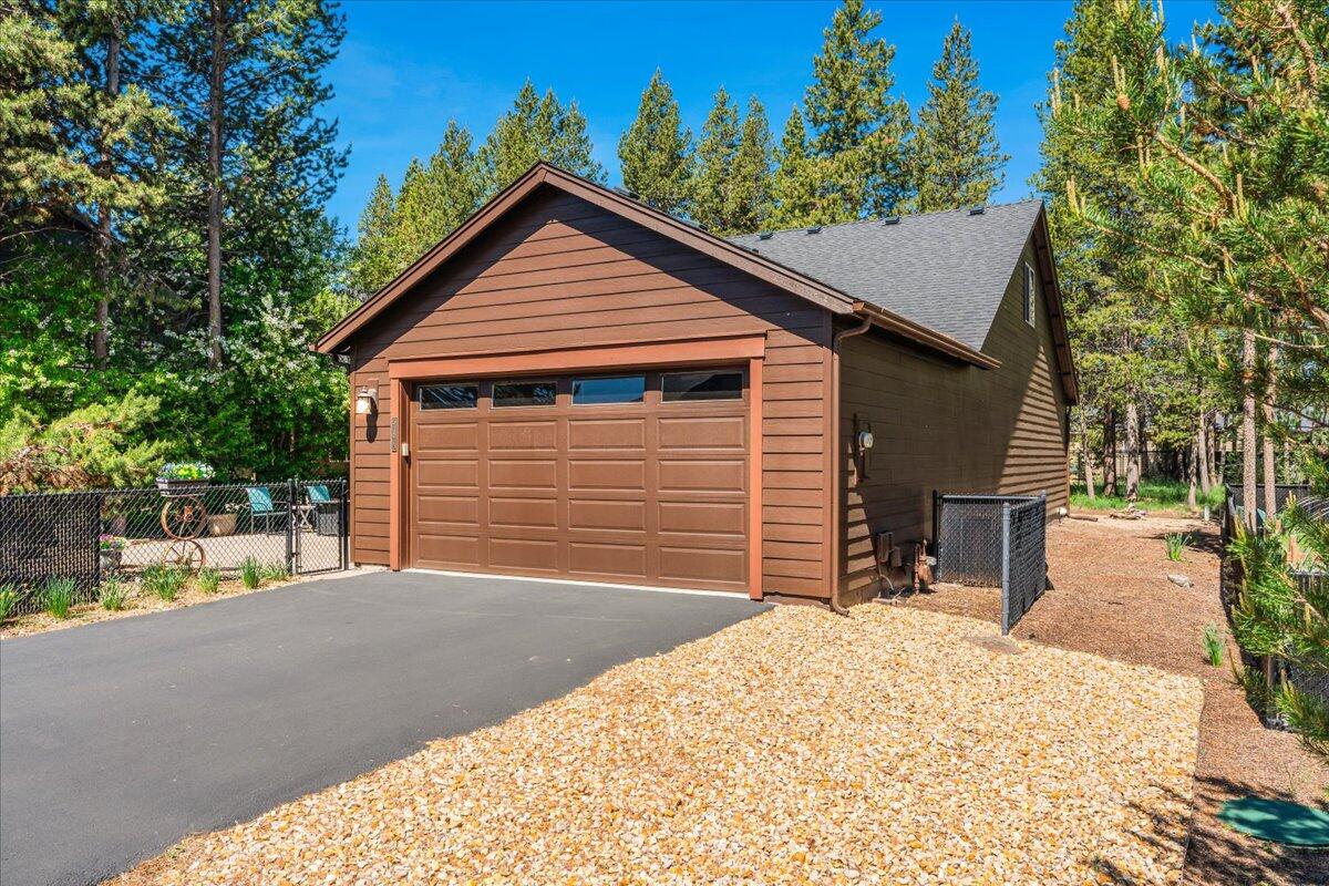 51875 Hollinshead Place