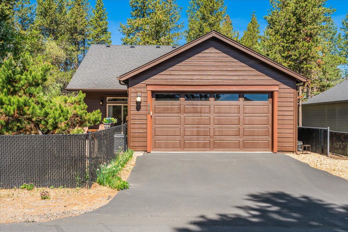 51875 Hollinshead Place
