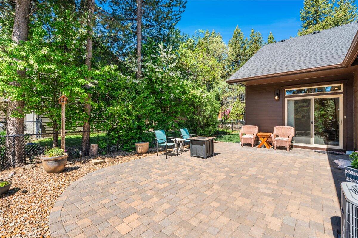51875 Hollinshead Place