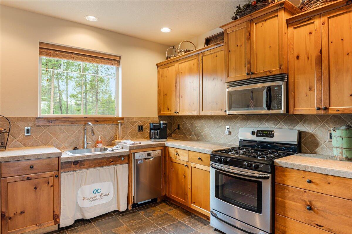 51875 Hollinshead Place