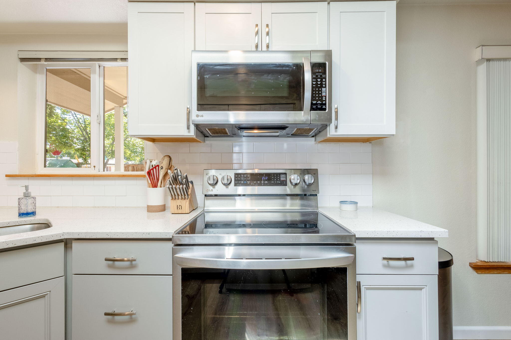 2611 SW Salmon Avenue