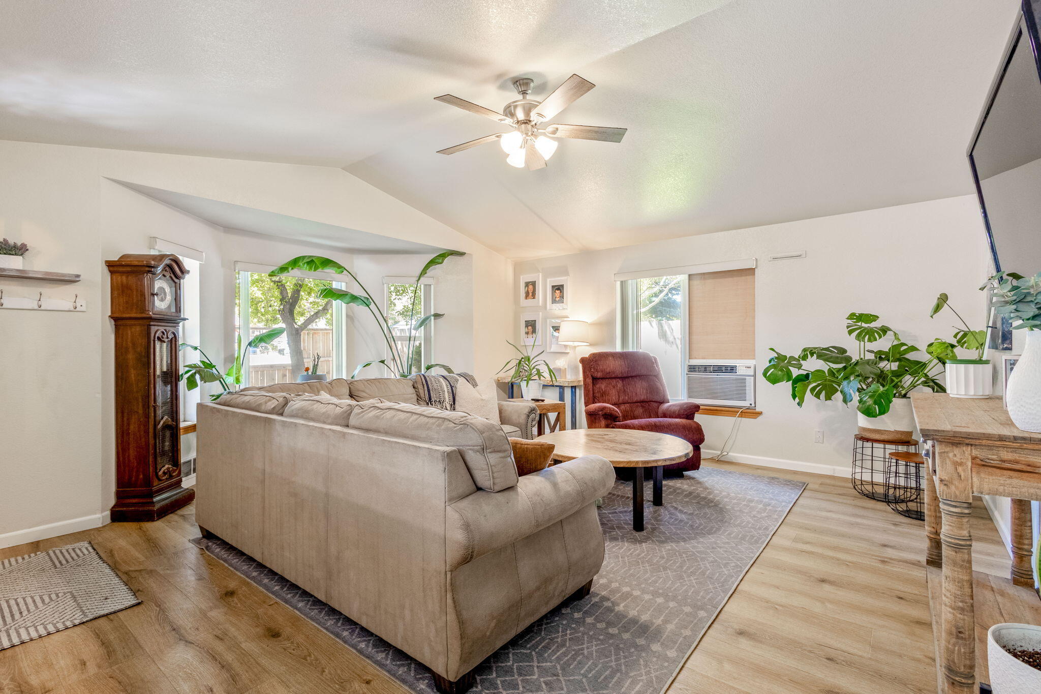 2611 SW Salmon Avenue