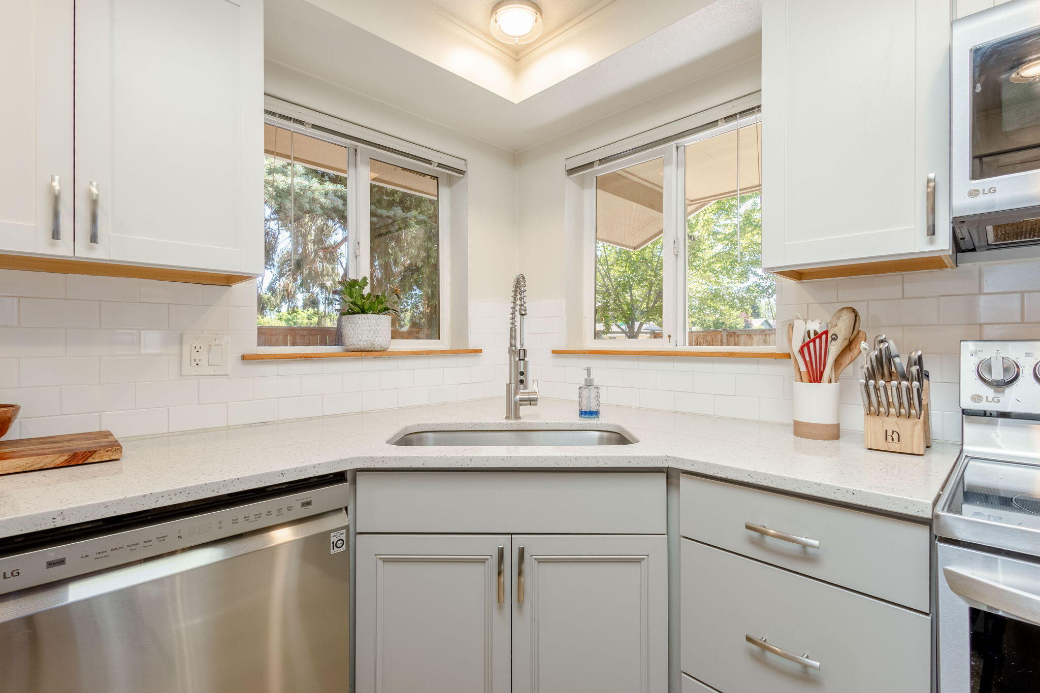 2611 SW Salmon Avenue