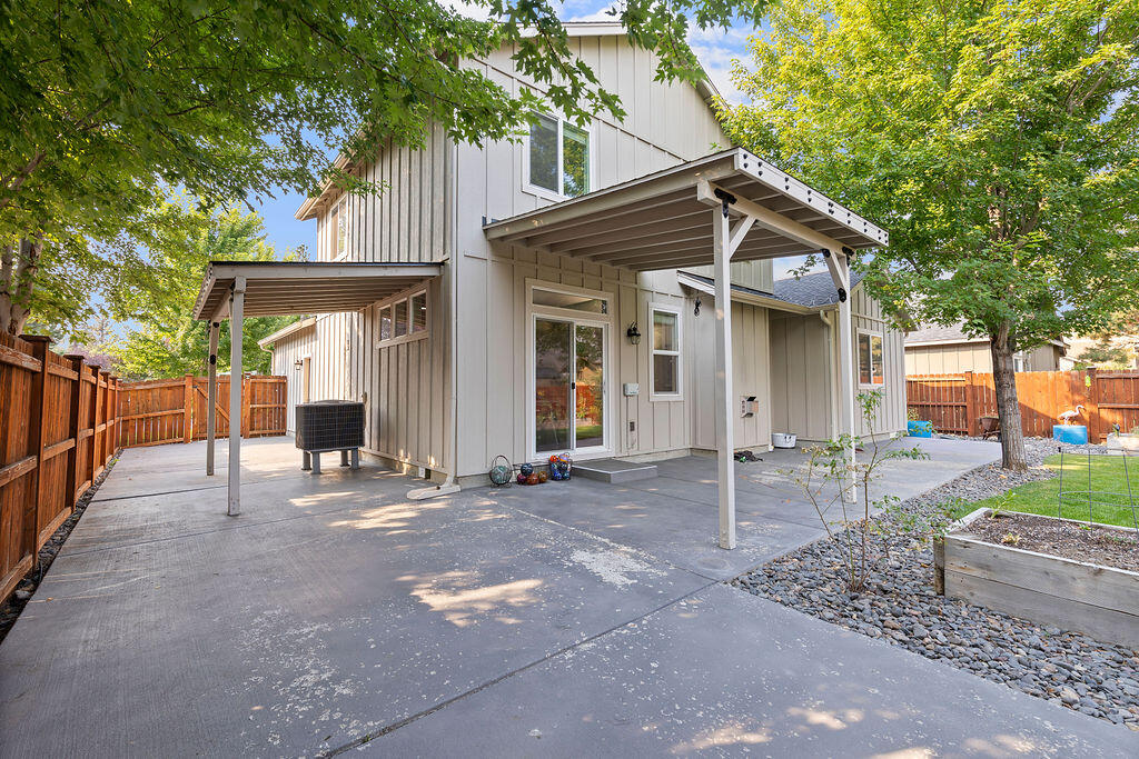 1602 W Hill Avenue
