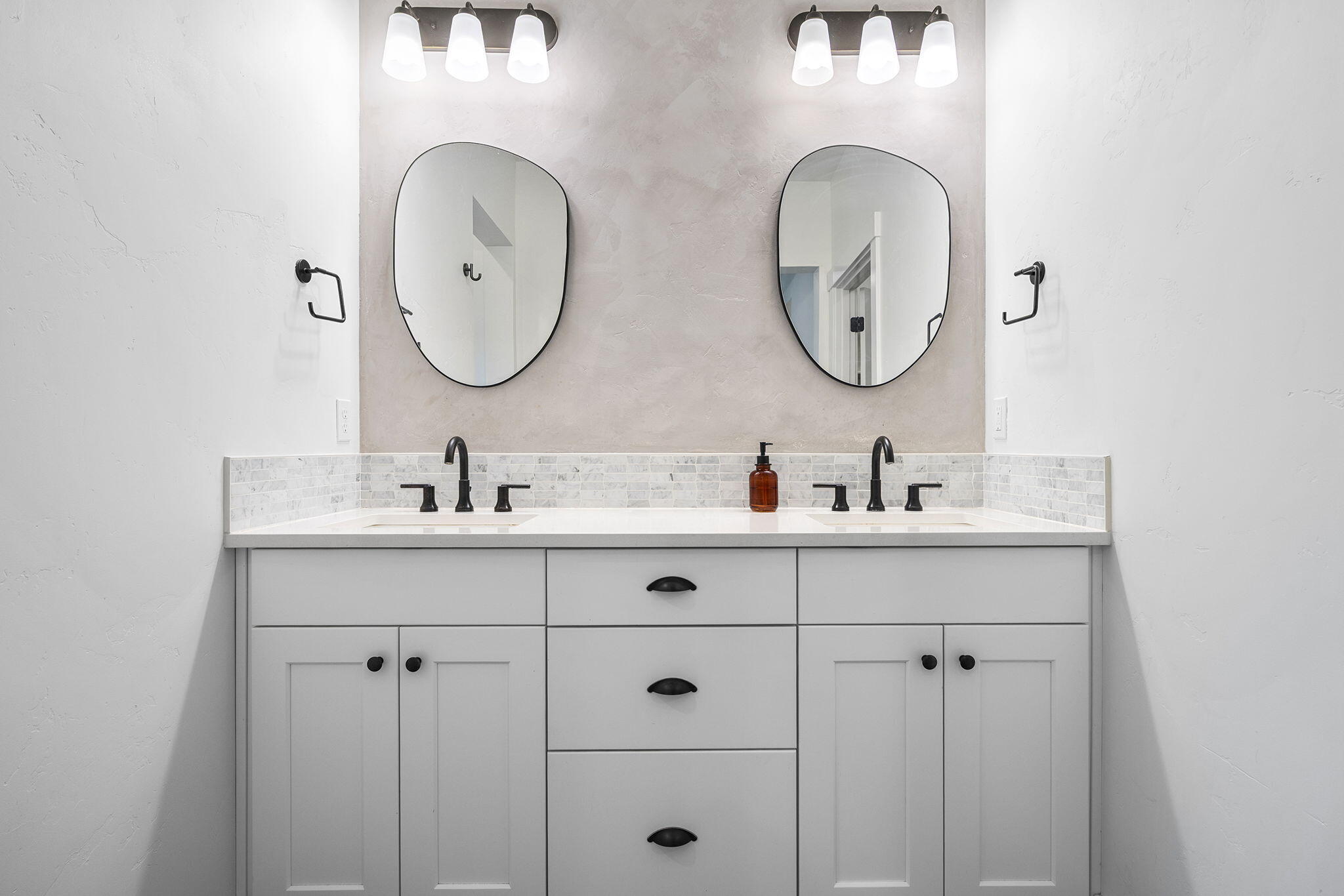 4327 SW Badger Creek Drive